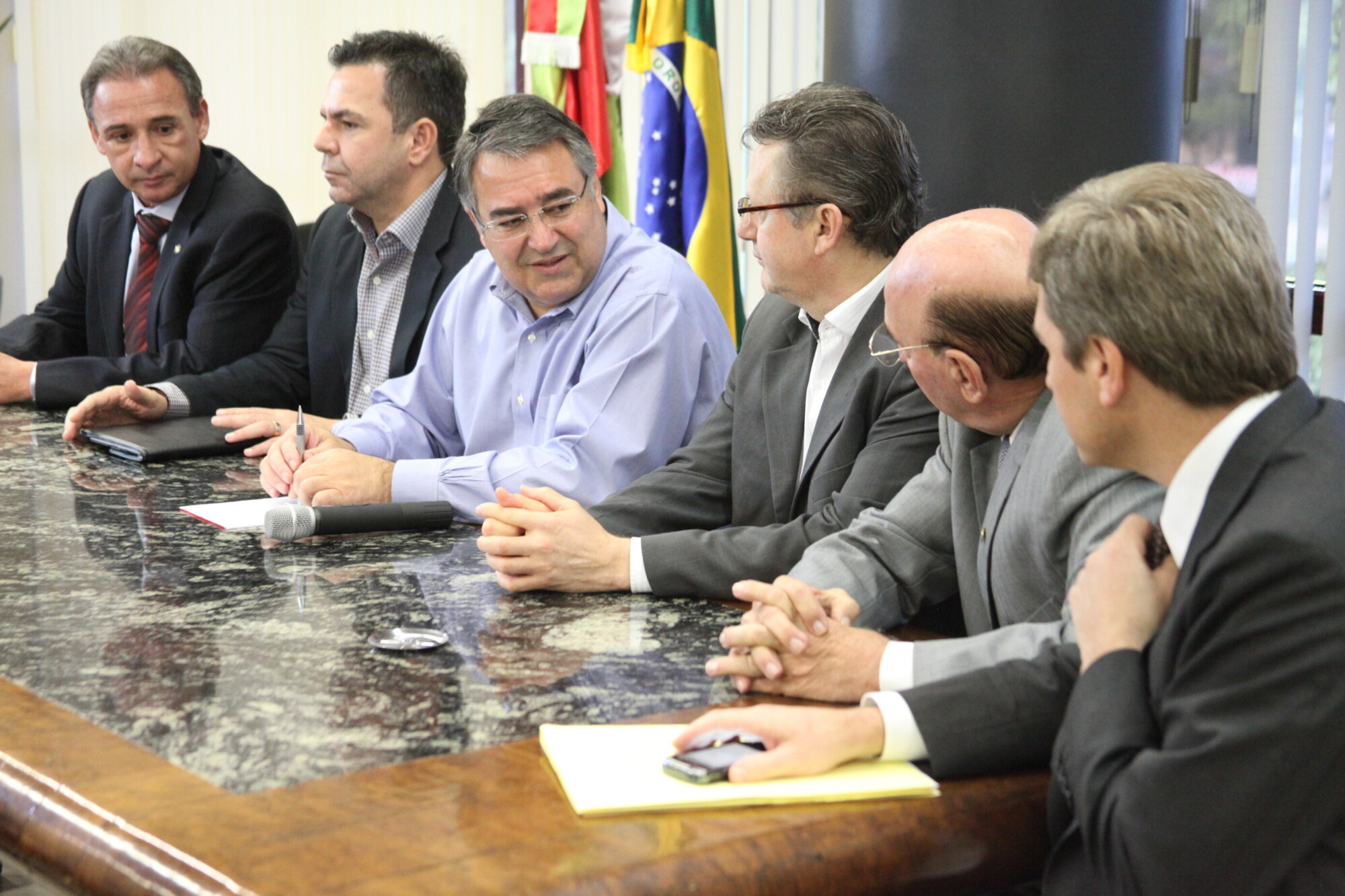 Parlamentares do sul discutem com governador dívidas do São Donato