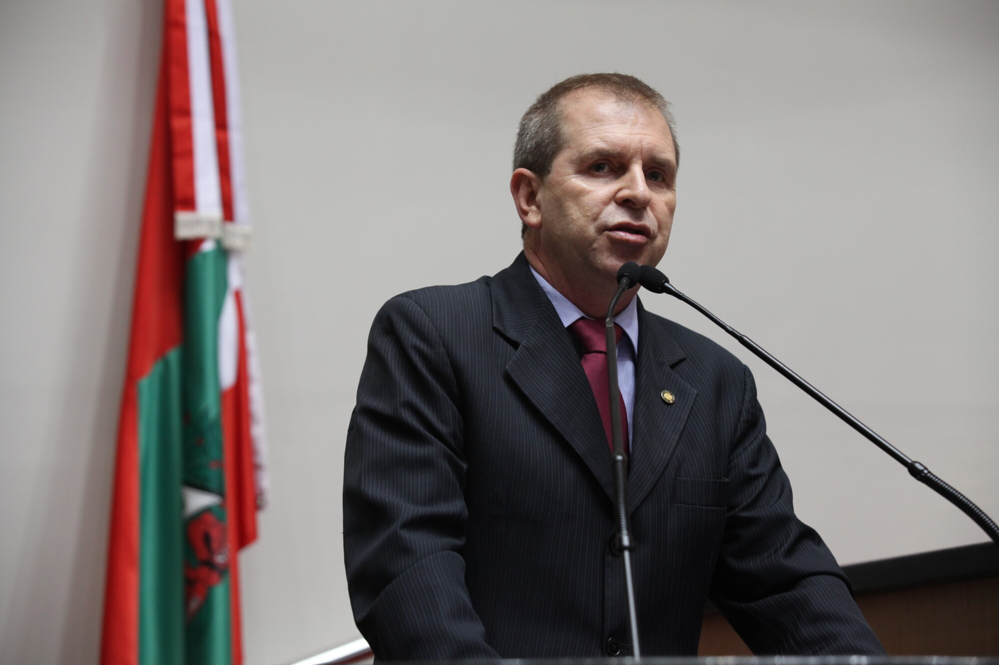 Projeto obriga concessionárias de serviços públicos a liberar dados de consumidores para Polícia