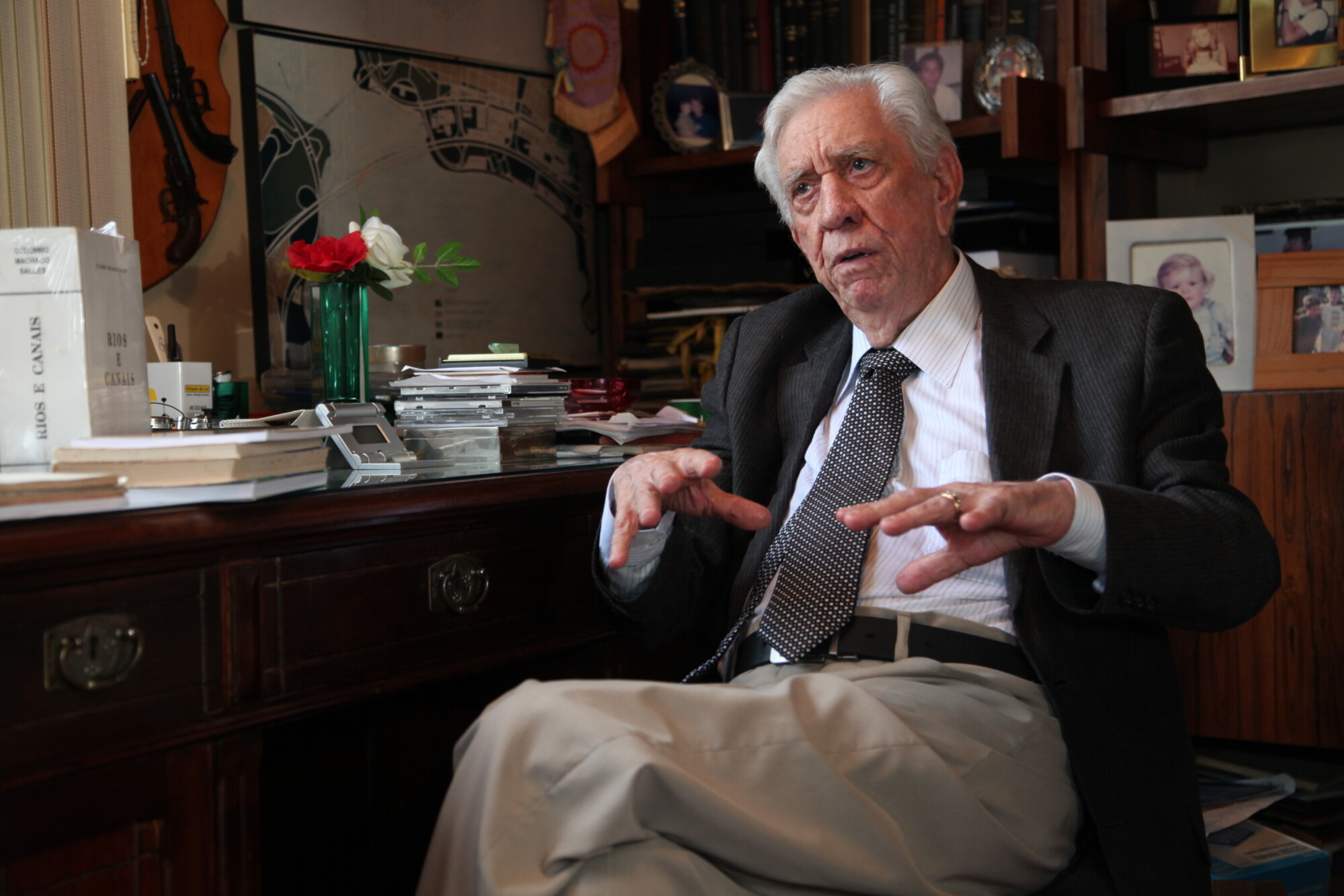 TVAL estreia programa Fragmentos da História com Colombo Salles