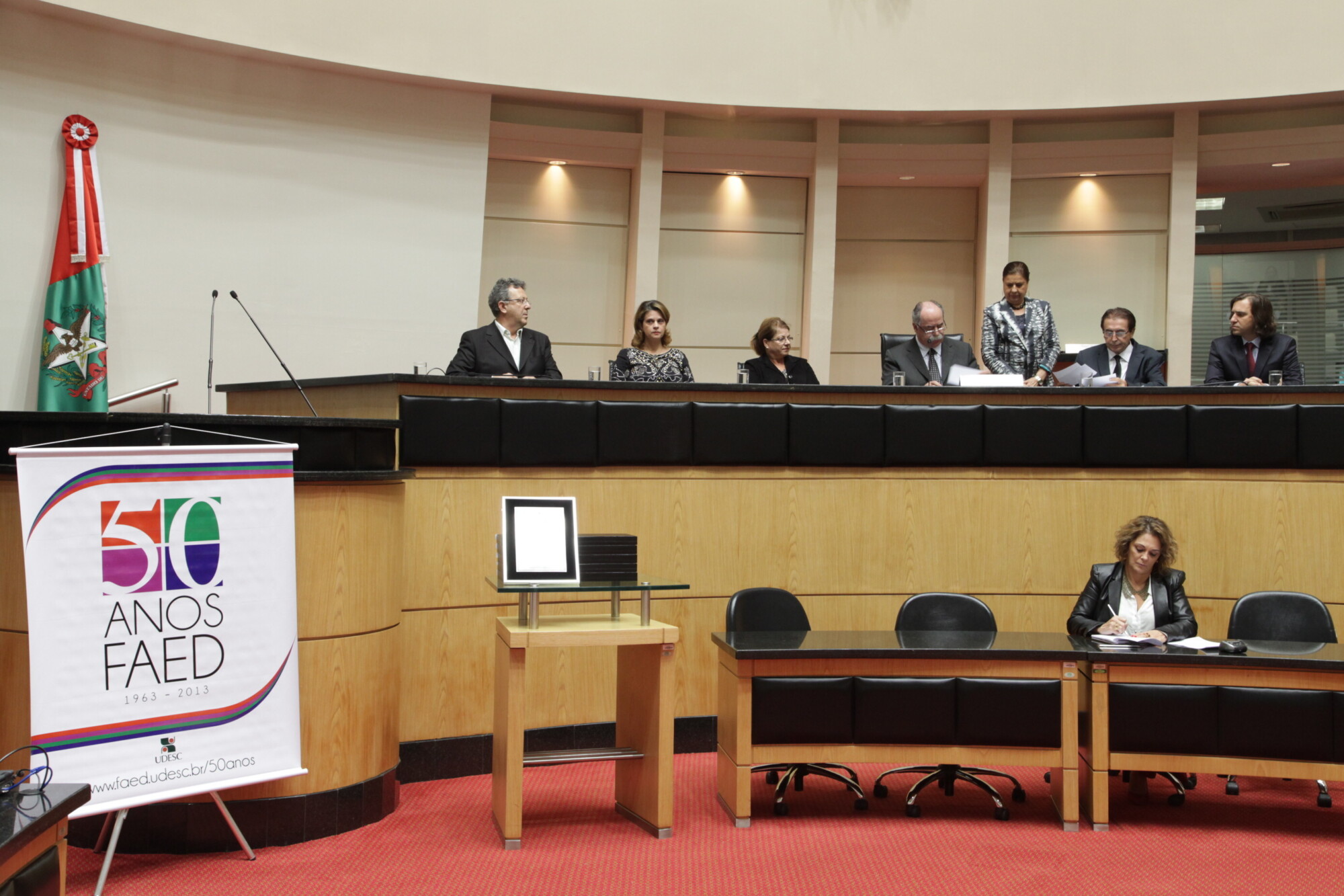 Sessão dos 50 anos da Faed/Udesc tem homenagens e pedidos