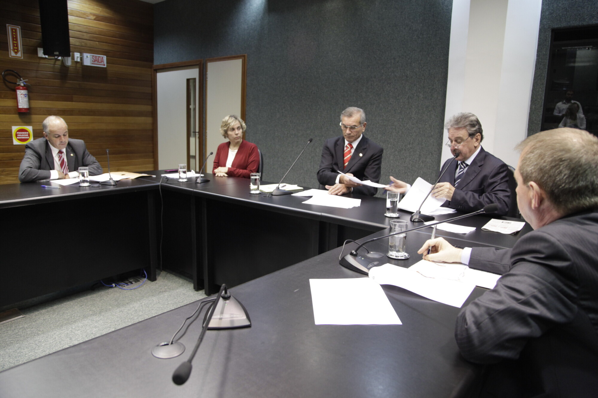 Membros da CPI da Telefonia Móvel se reúnem e definem cronograma de trabalho