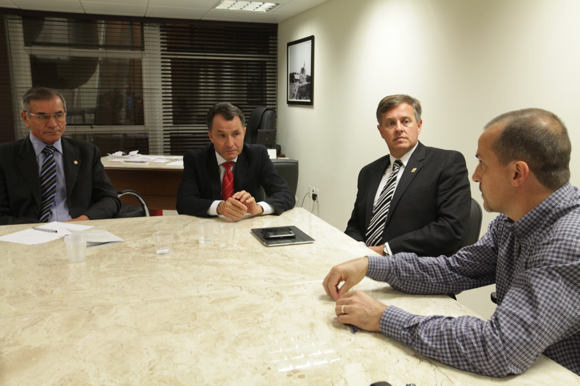 Reunião discute Decreto Estadual 1.357 e projetos de lei sobre o varejo