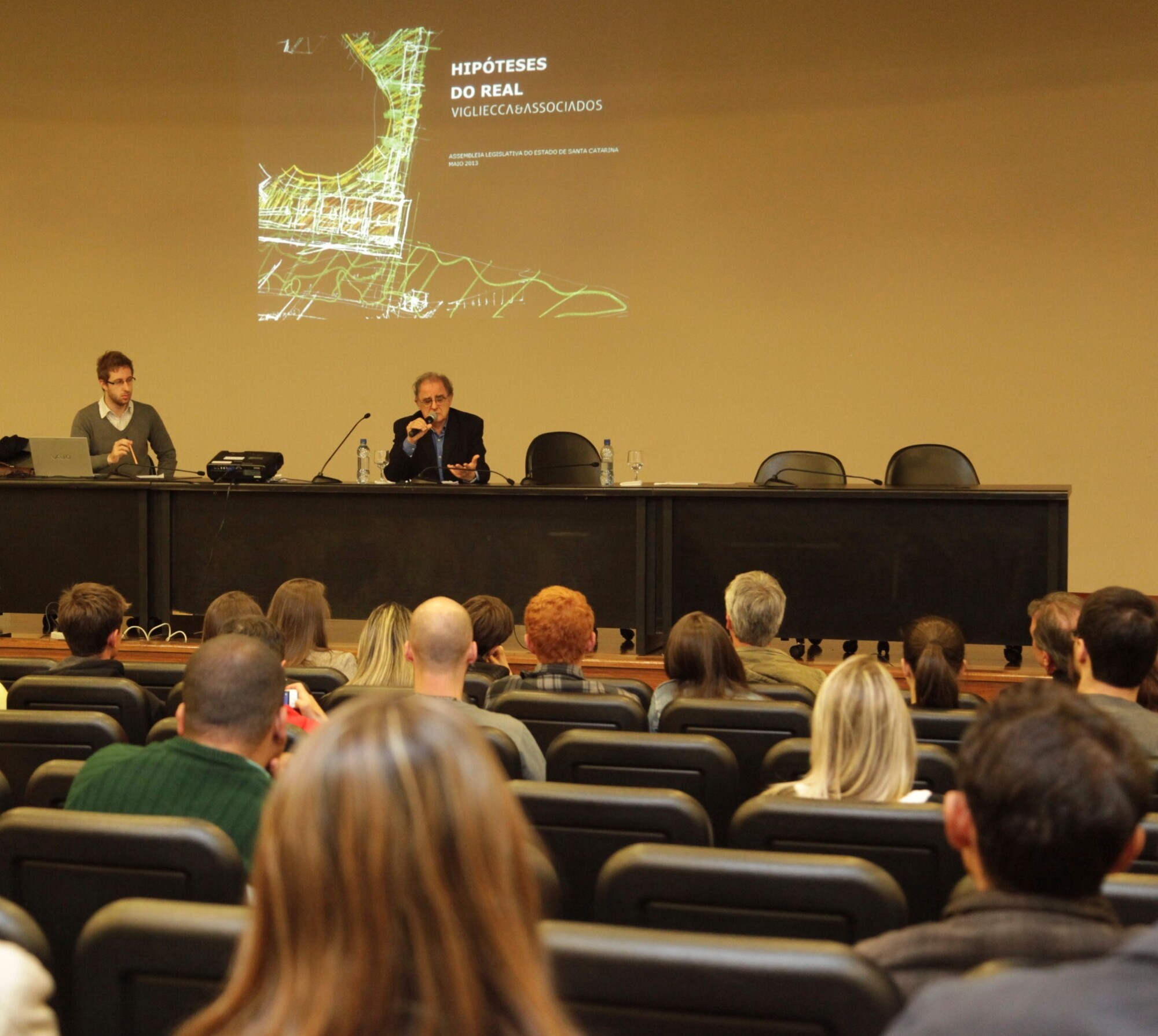 Palestra com o arquiteto e urbanista Hector Vigliecca. Foto: Carlos Kilian