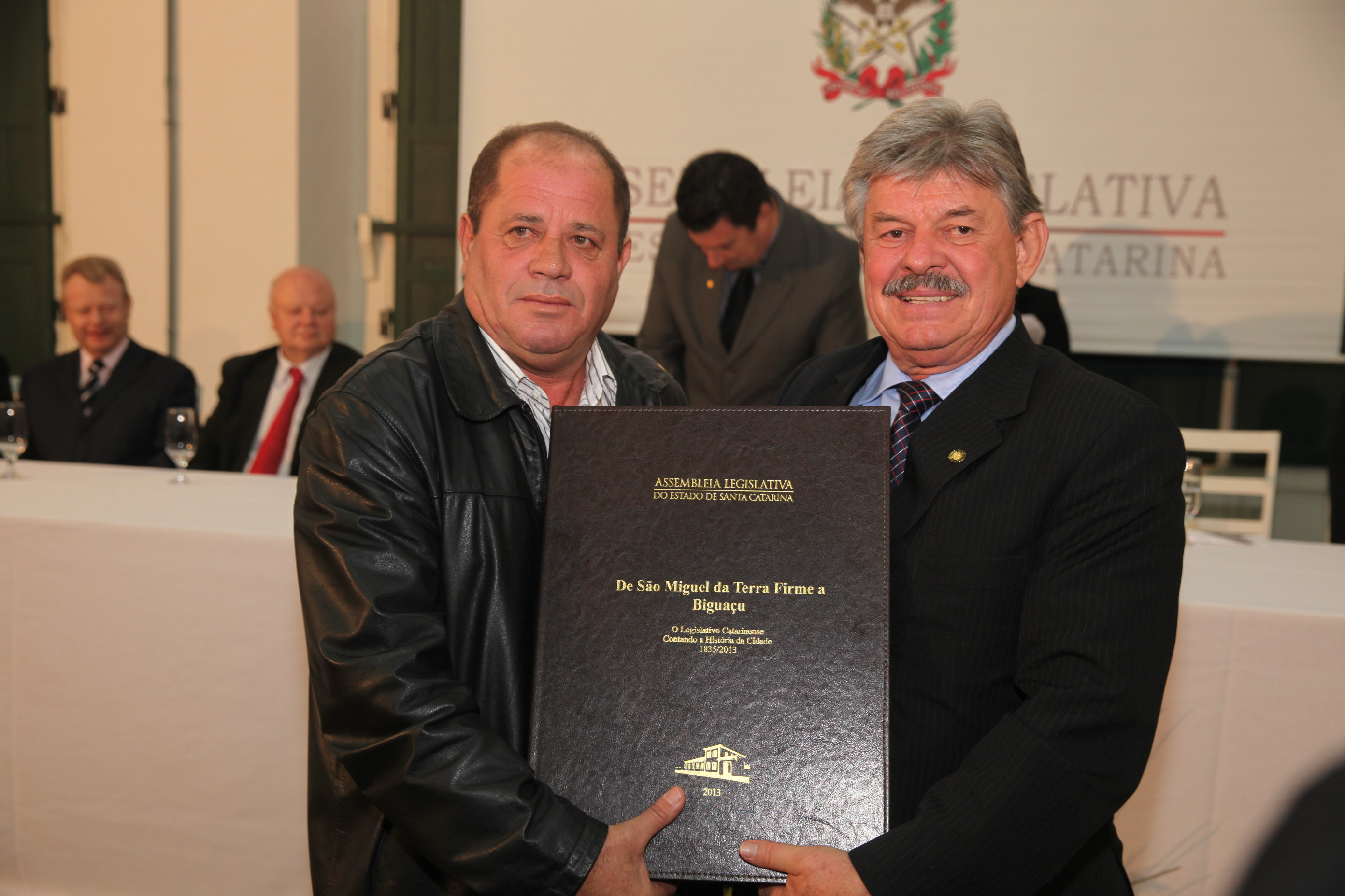 Sessão Solene em homenagem ao aniversário de 180 anos de emancipação Político-Administrativa de Biguaçu e entrega do livro 