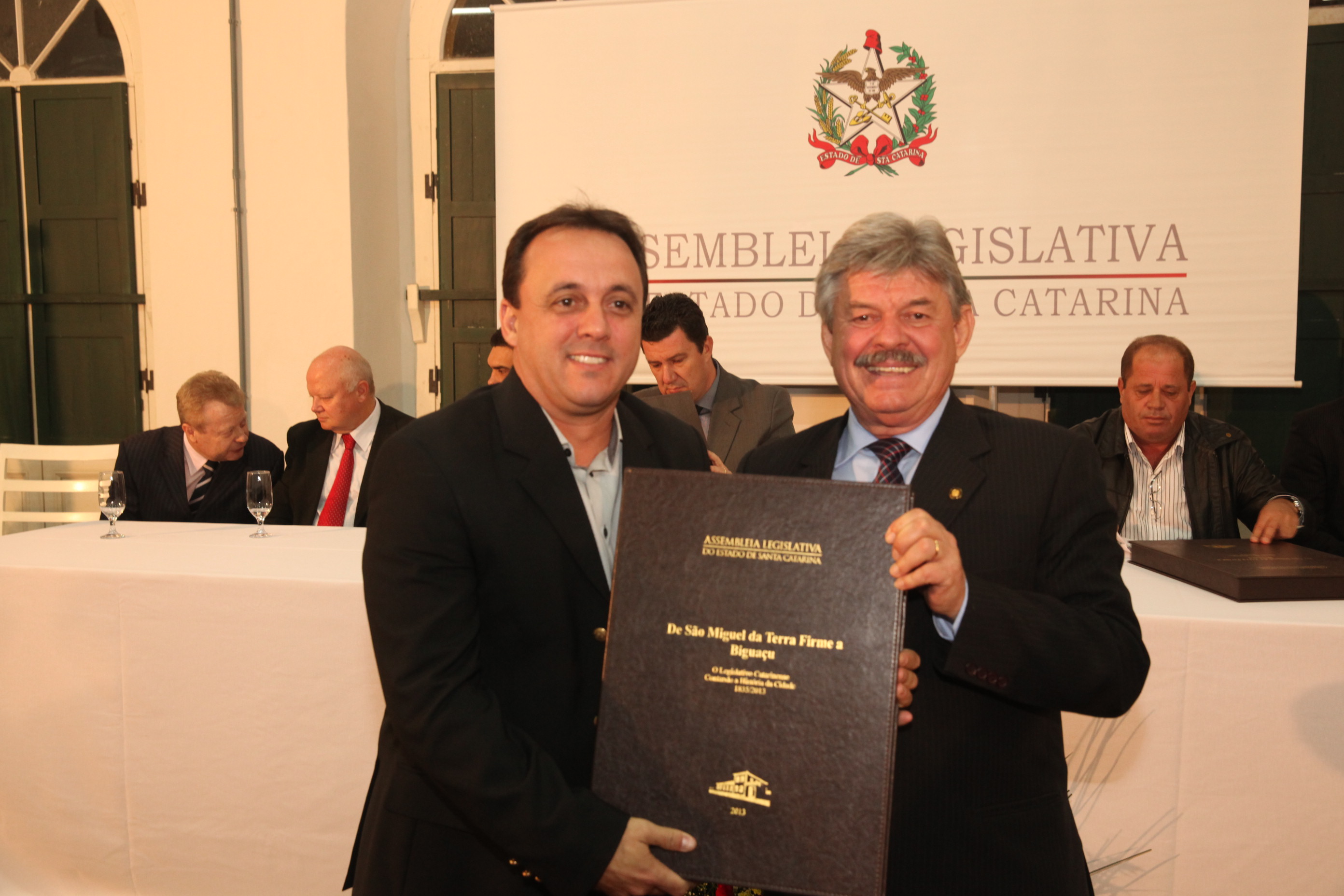 Sessão Solene em homenagem ao aniversário de 180 anos de emancipação Político-Administrativa de Biguaçu e entrega do livro 