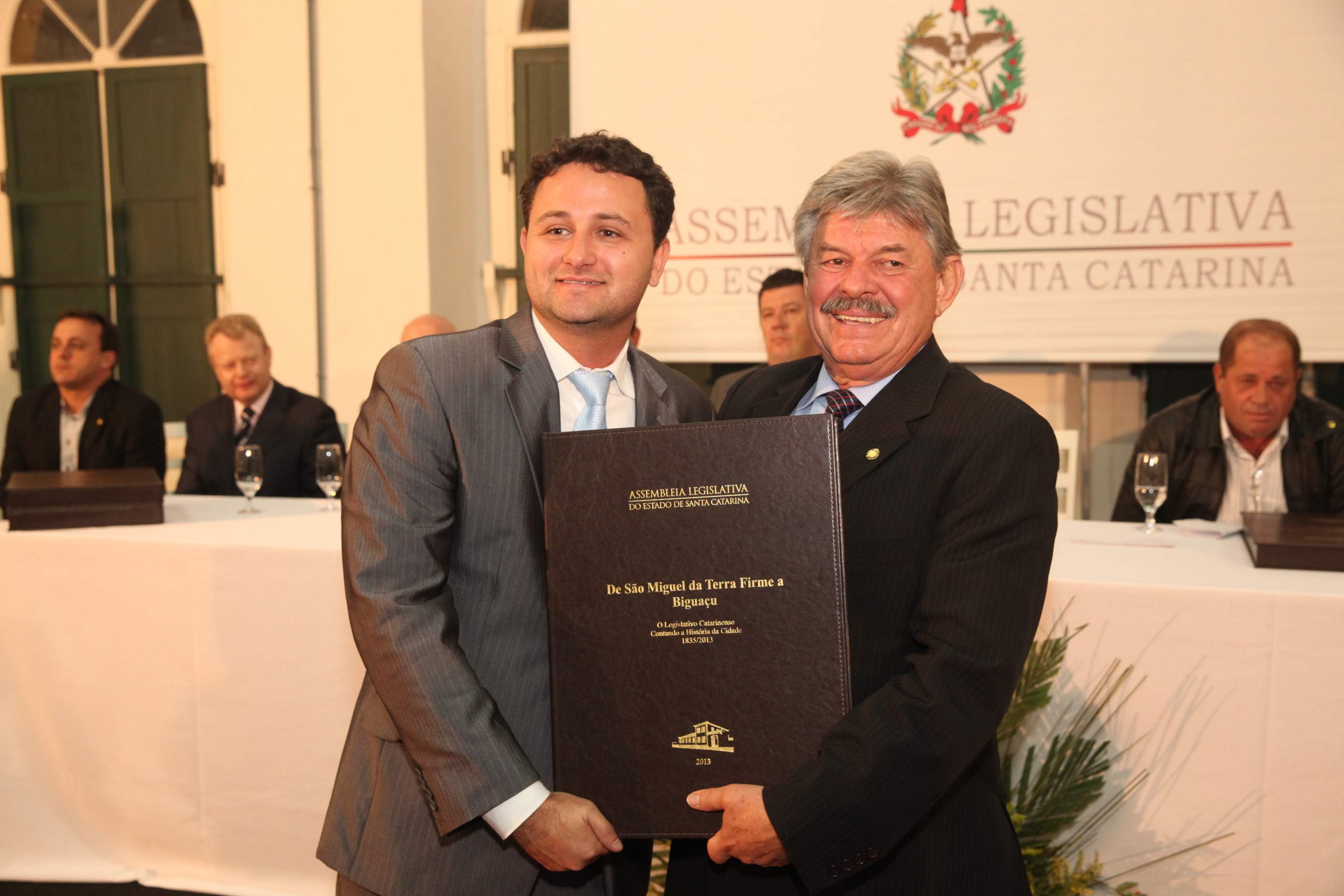 Sessão Solene em homenagem ao aniversário de 180 anos de emancipação Político-Administrativa de Biguaçu e entrega do livro 