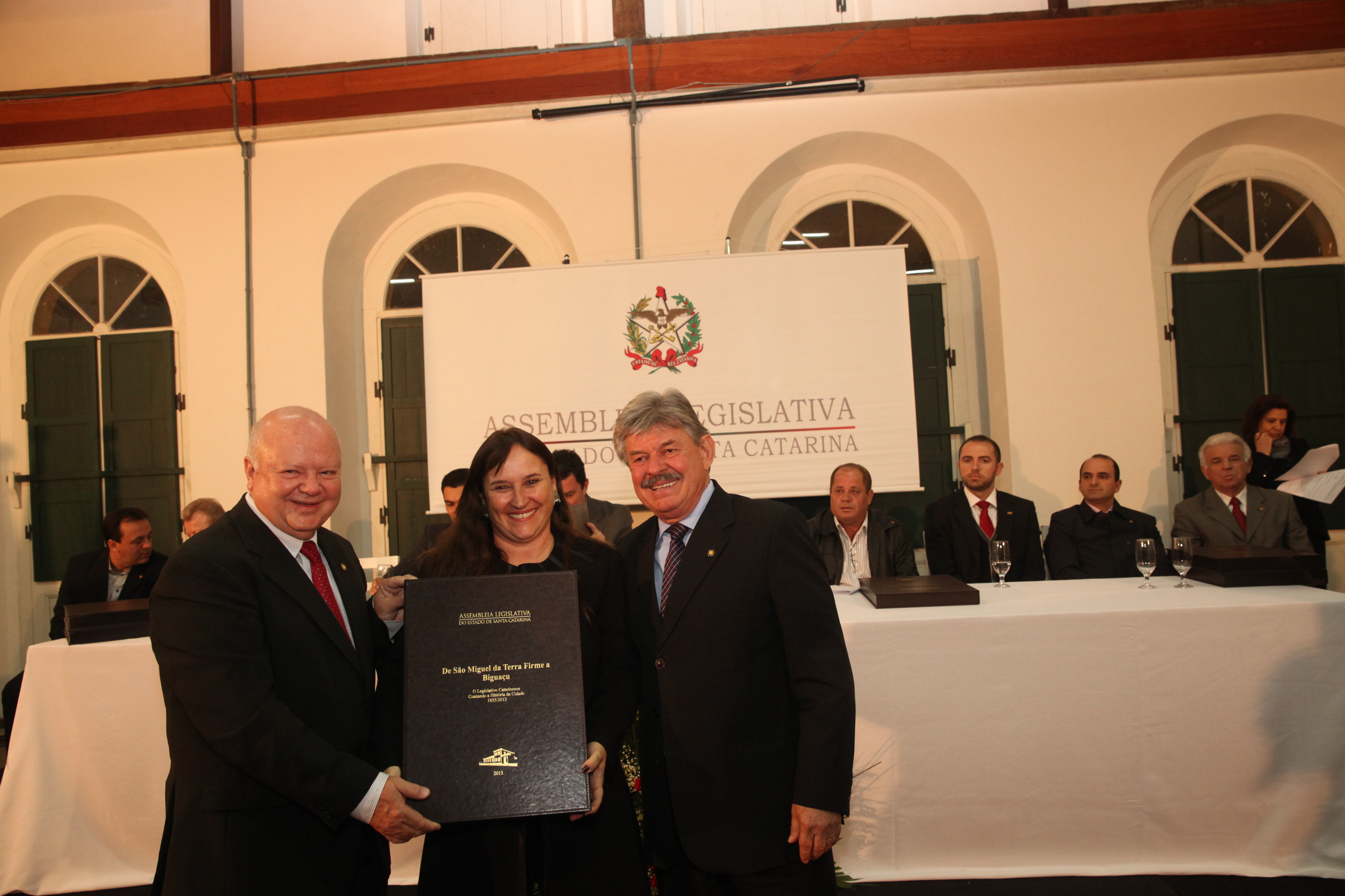Sessão Solene em homenagem ao aniversário de 180 anos de emancipação Político-Administrativa de Biguaçu e entrega do livro 