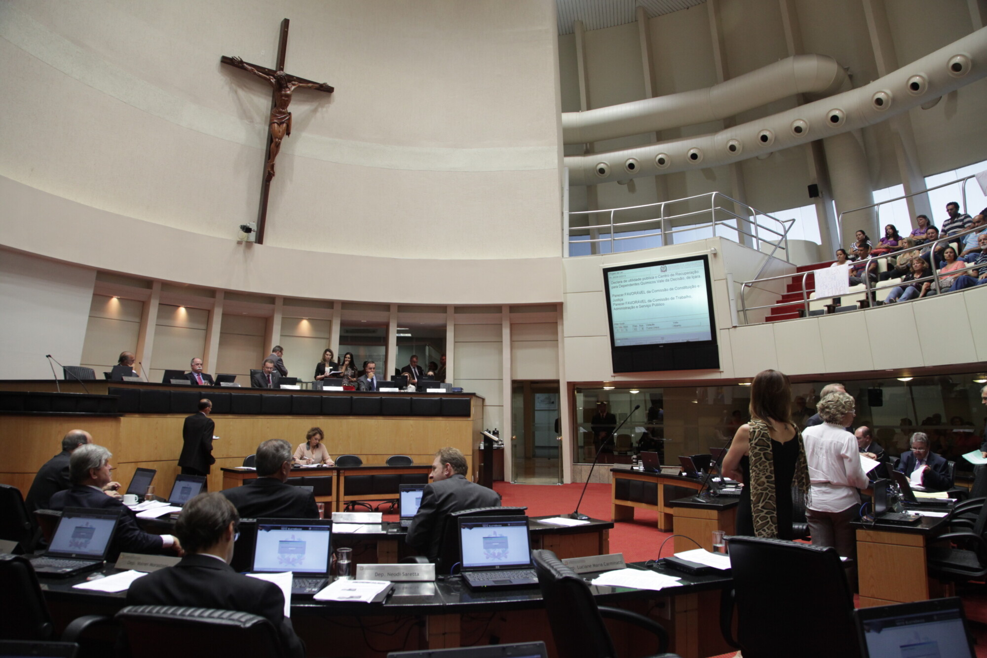 Vetos do governador se destacam na pauta da sessão desta terça-feira