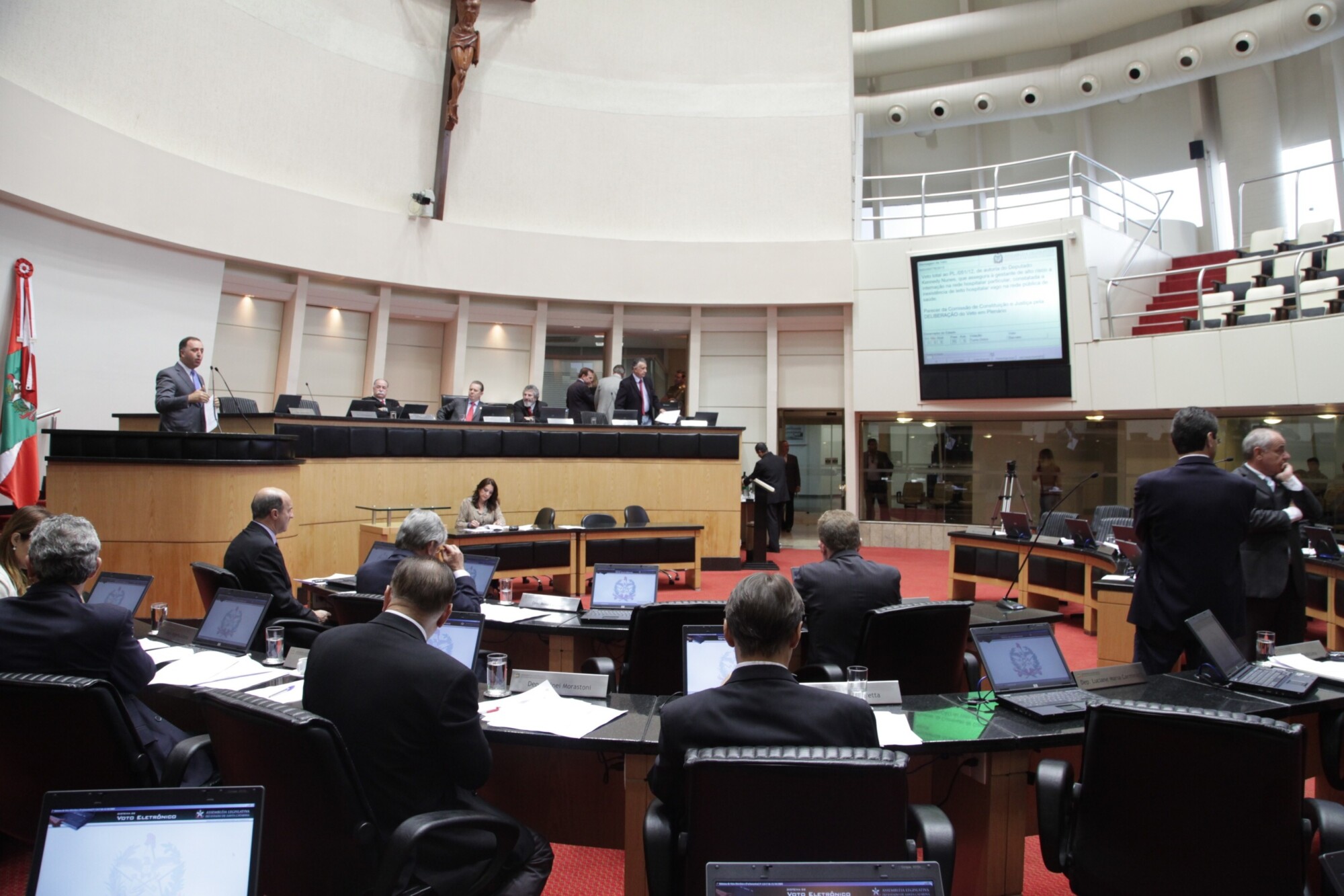Deputados derrubam dois vetos do Executivo