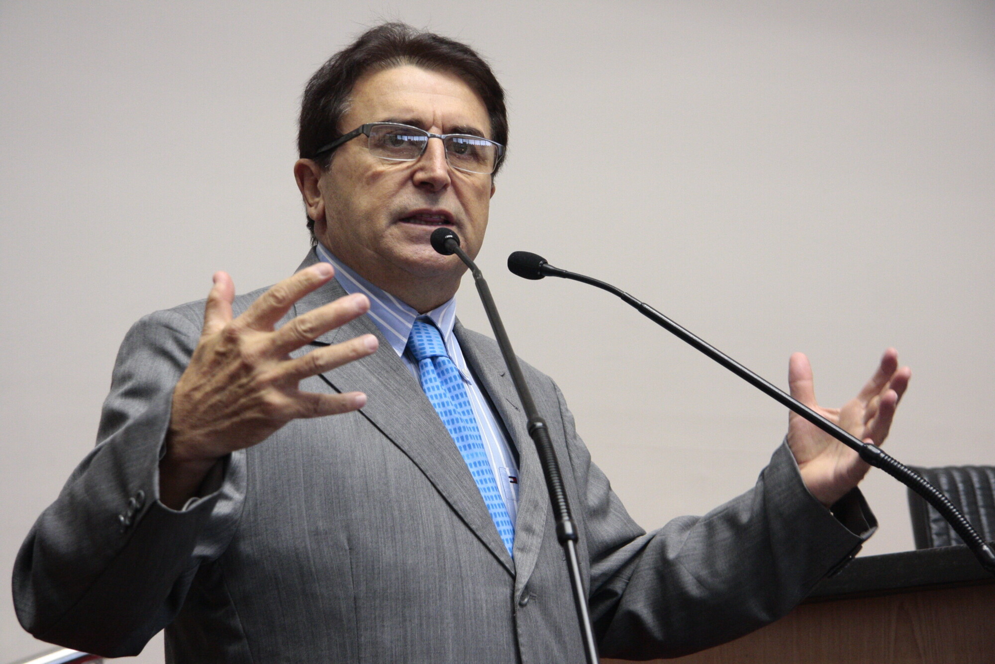 Parlamentar apresenta moção contra contratação de médicos estrangeiros