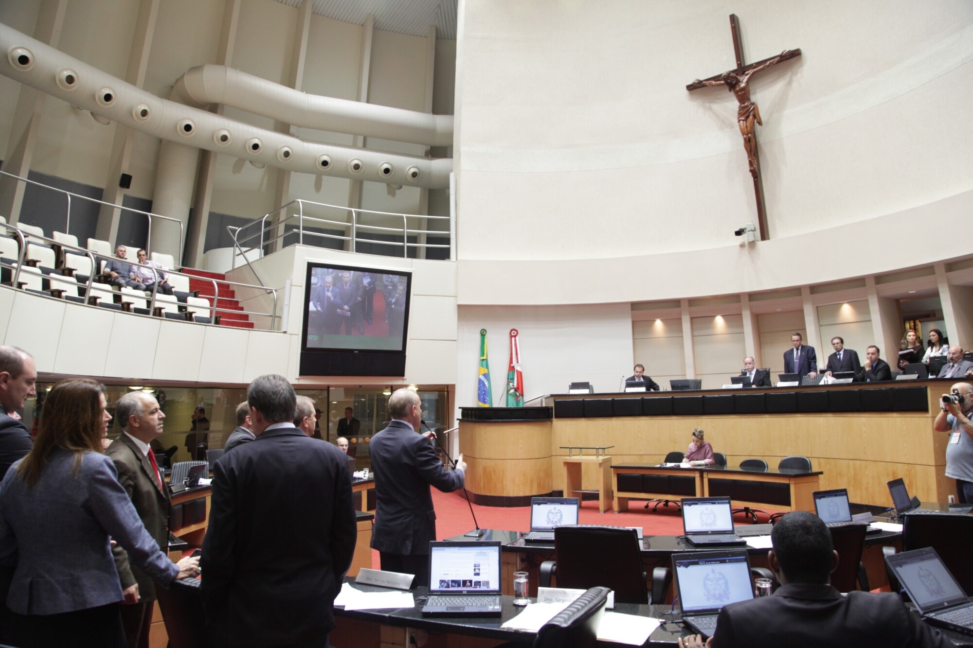 Importação de médicos gera polêmica na Assembleia Legislativa