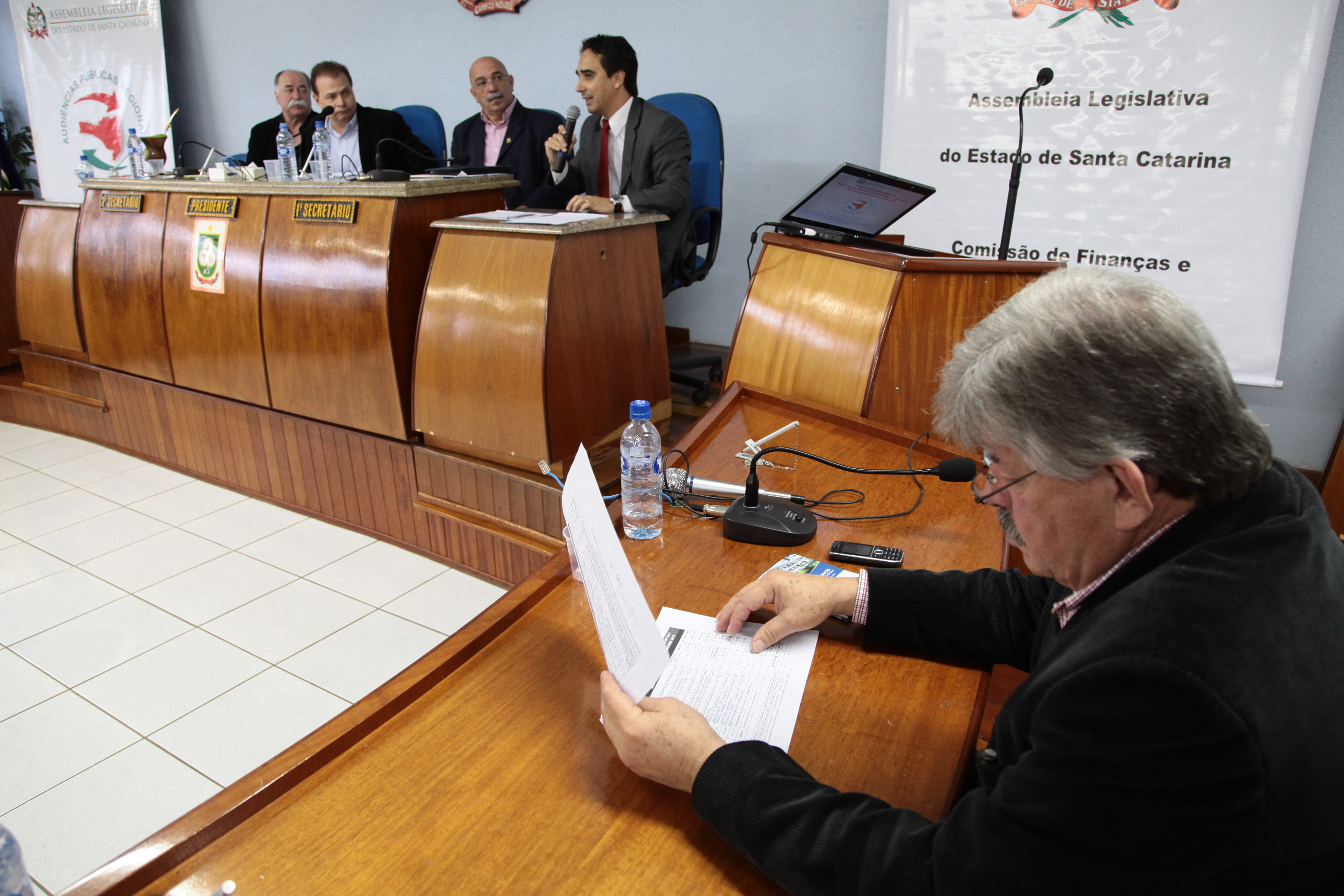 Audiência Pública Regional sobre a Lei de Diretrizes Orçamentárias (LDO) 2013 e Lei Orçamentária Anual (LOA) 2014, na cidade de Campos Novos.  Fotos: Miriam Zomer