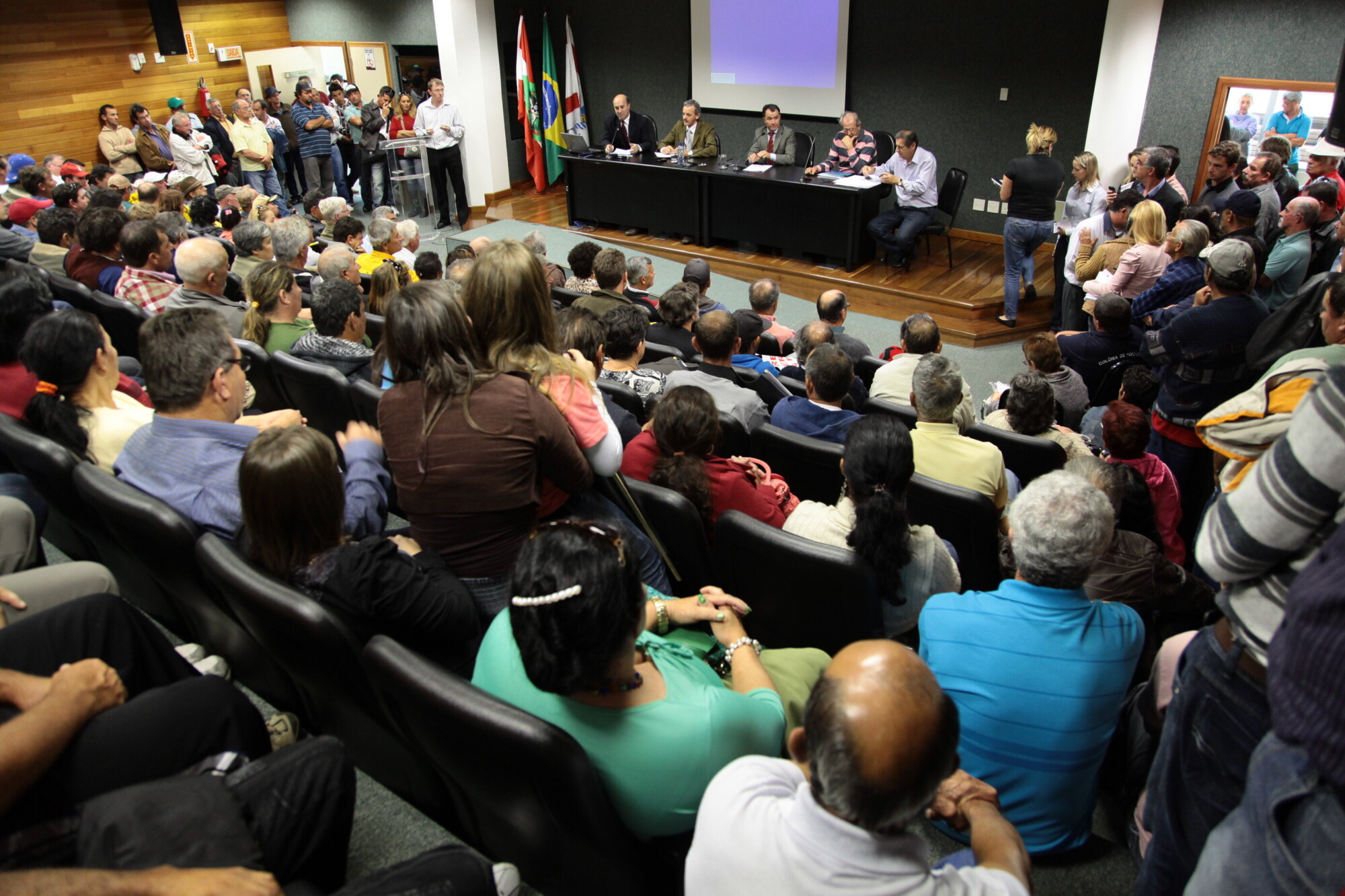 Pescadores apresentam reivindicações a parlamentares