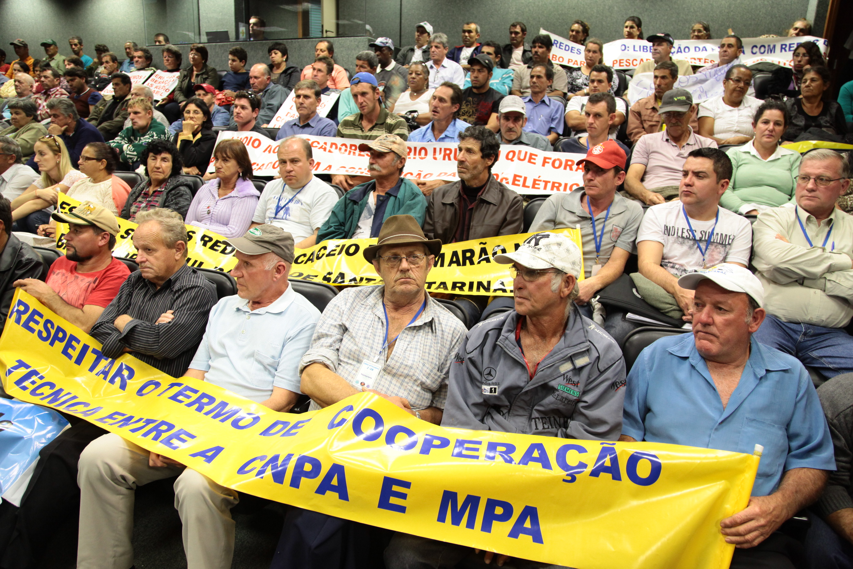 Reunião com a Federação dos Pescadores do Estado de Santa Catarina - FEPESC e representantes das 36 colônias de pescadores do Estado. Foto: Miriam Zomer