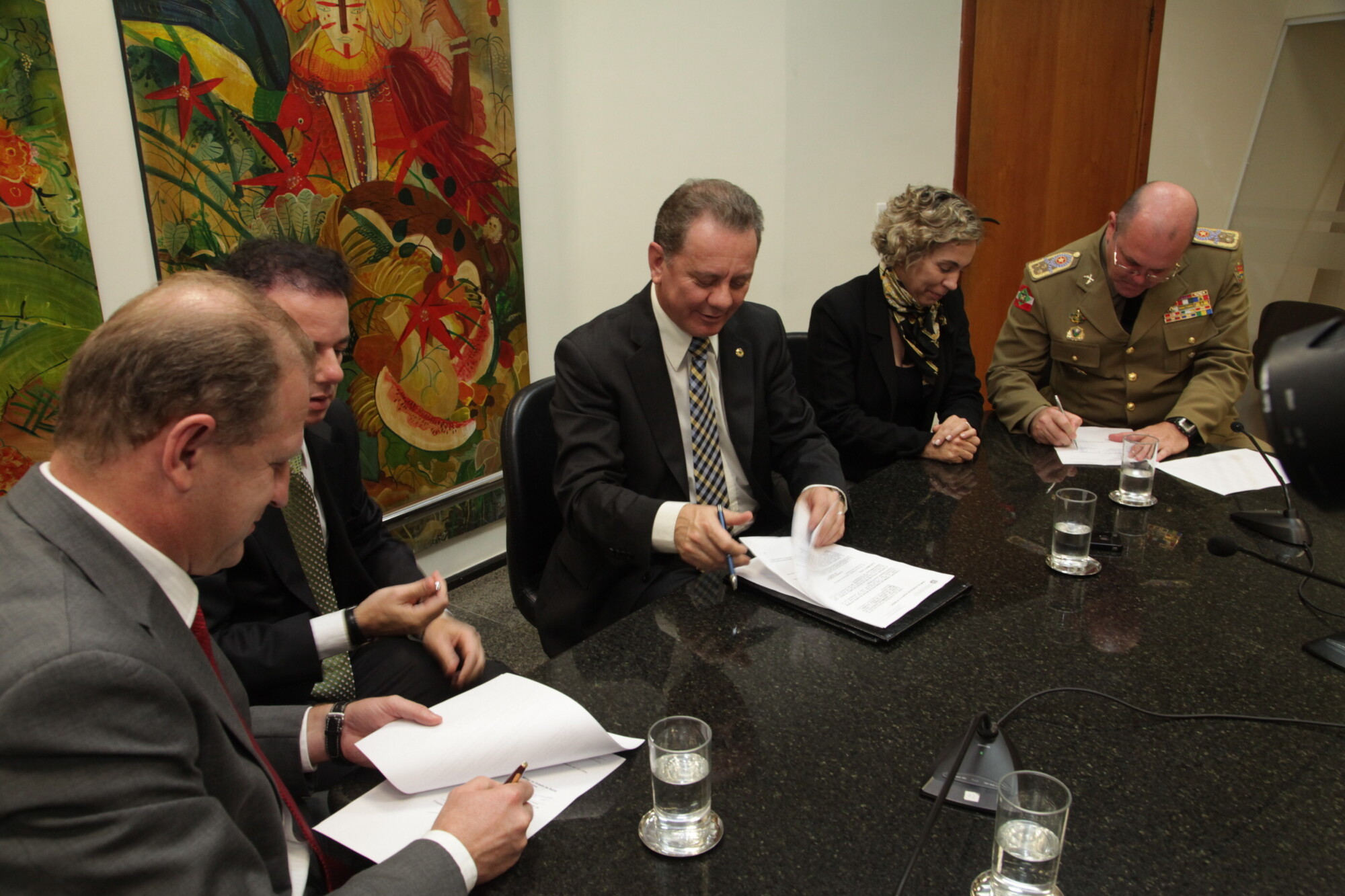 Assembleia Legislativa firma parceria com Polícia Militar para programa de combate às drogas