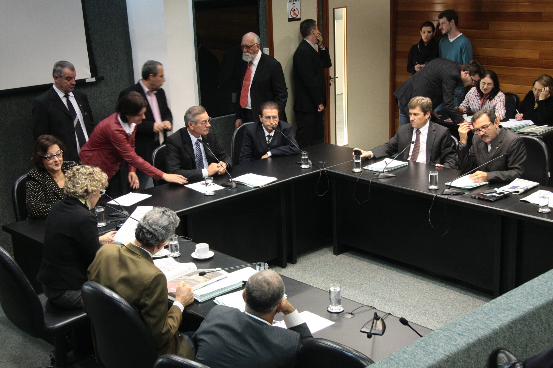CCJ aprova projeto que sugere a emissão de aviso prévio de vencimento de CNH