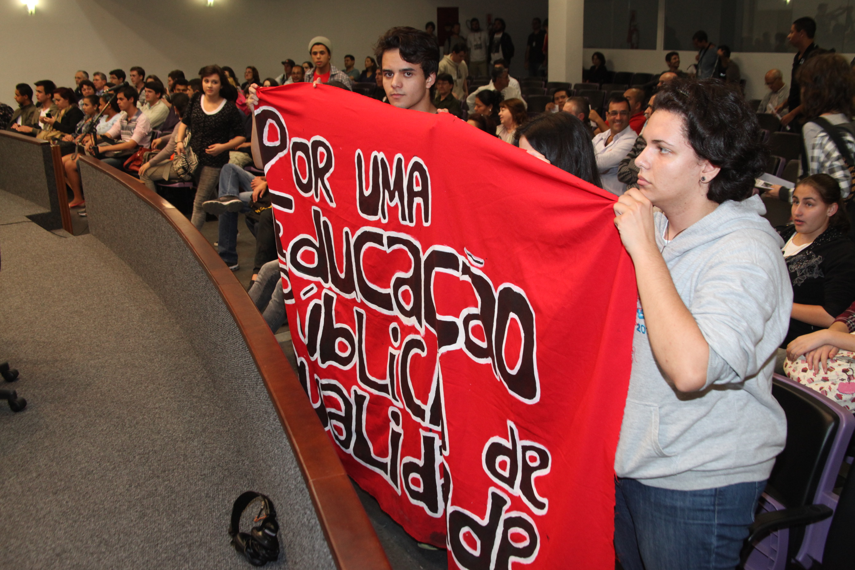 Comissão de Educação promove Audiência Pública em Joinville para discutir a Reenturmação. Foto: Fábio Queiroz