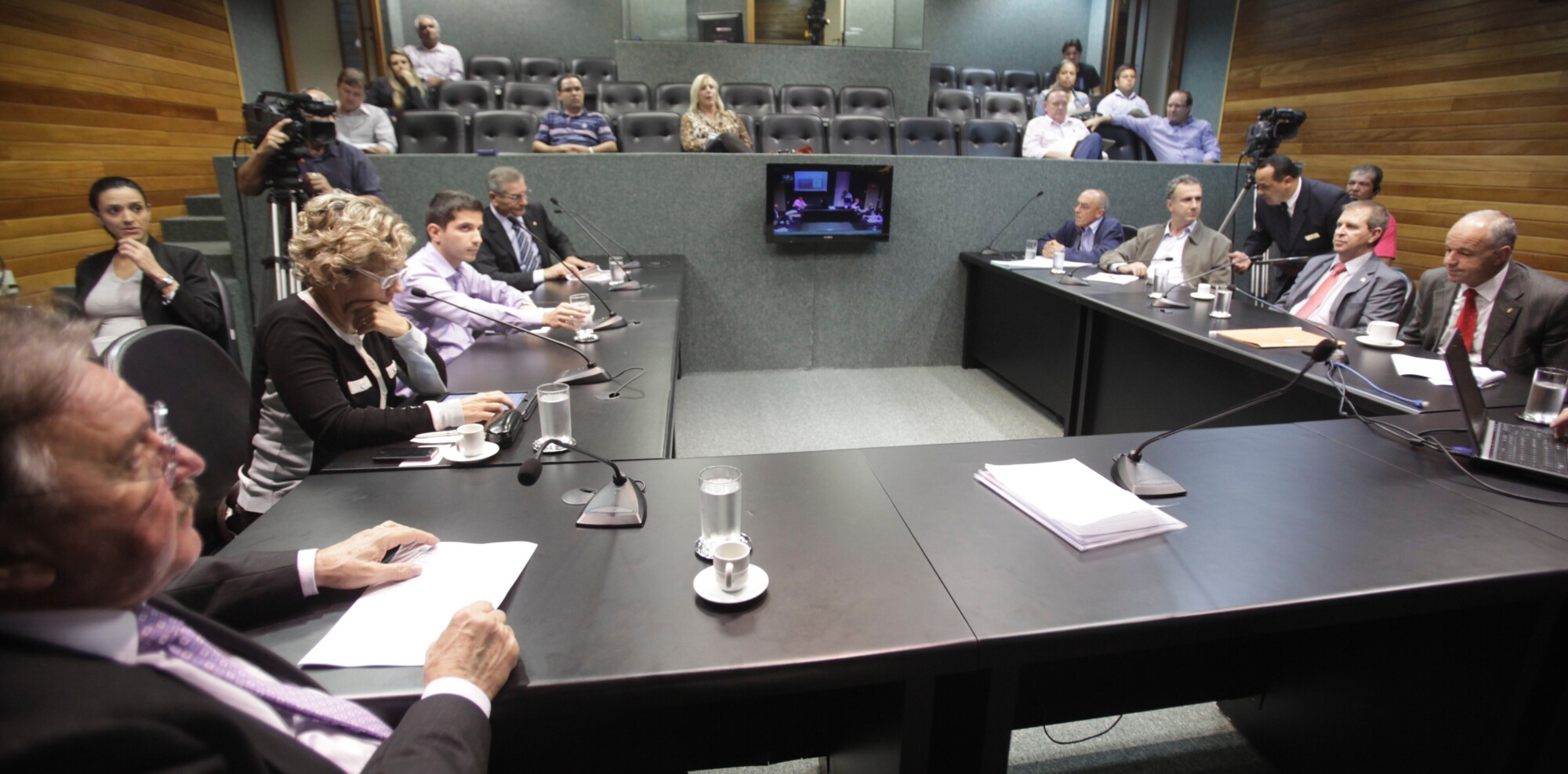 CPI da Telefonia Móvel ouve Sindicato dos Trabalhadores em Empresas de Telecomunicações
