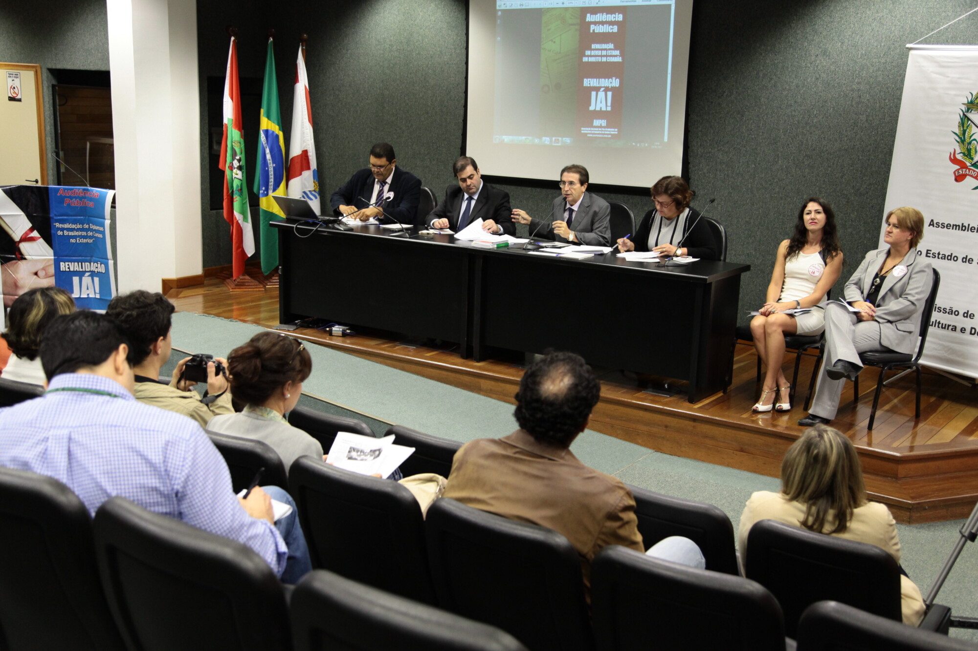 Legislativo catarinense discute revalidação de diplomas estrangeiros