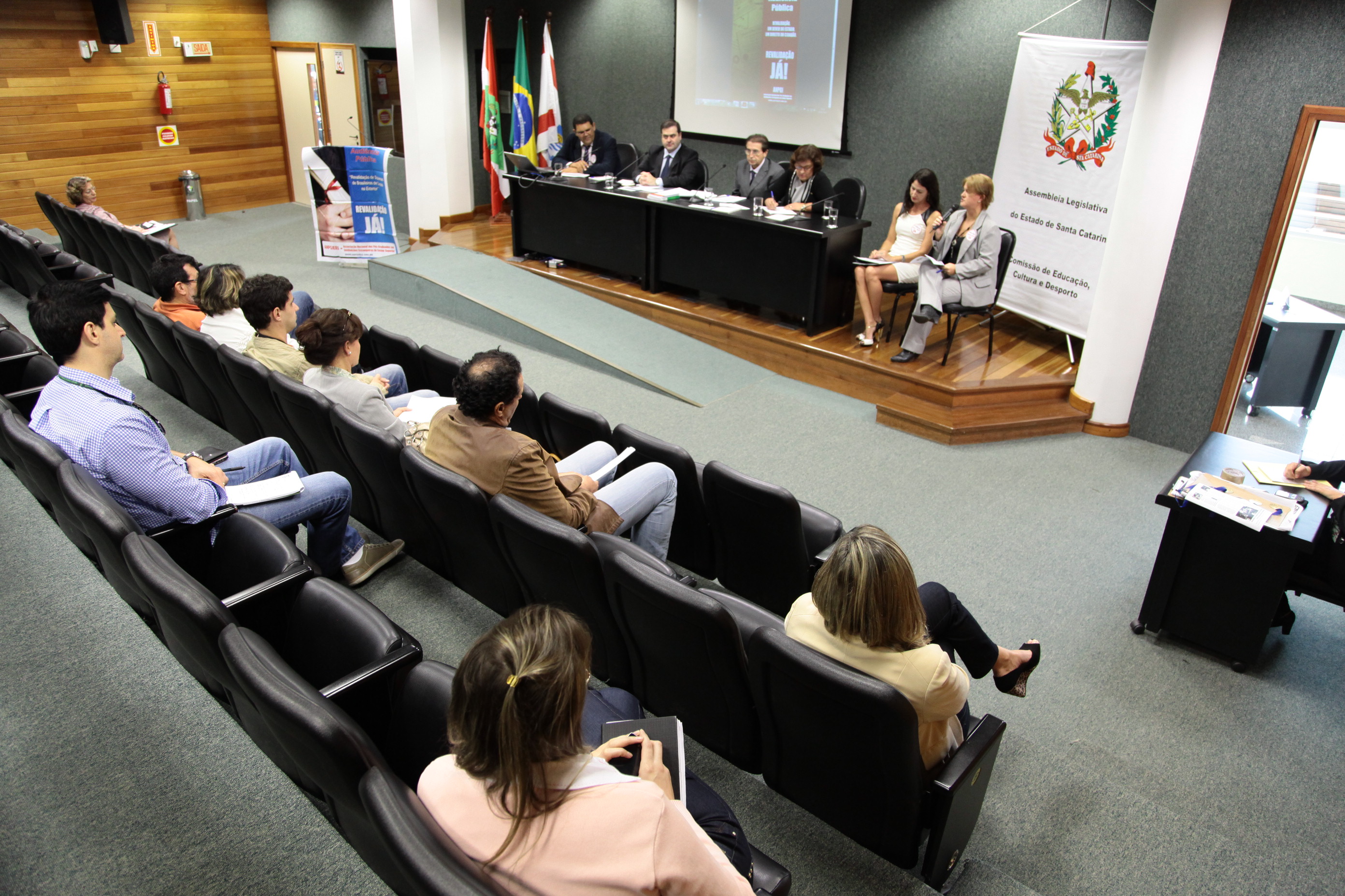 Audiência Pública para discutir sobre Admissão no Estado de Santa Catarina de Diplomas de Pós-Graduação obtidos no exterior. Foto: Miriam Zomer