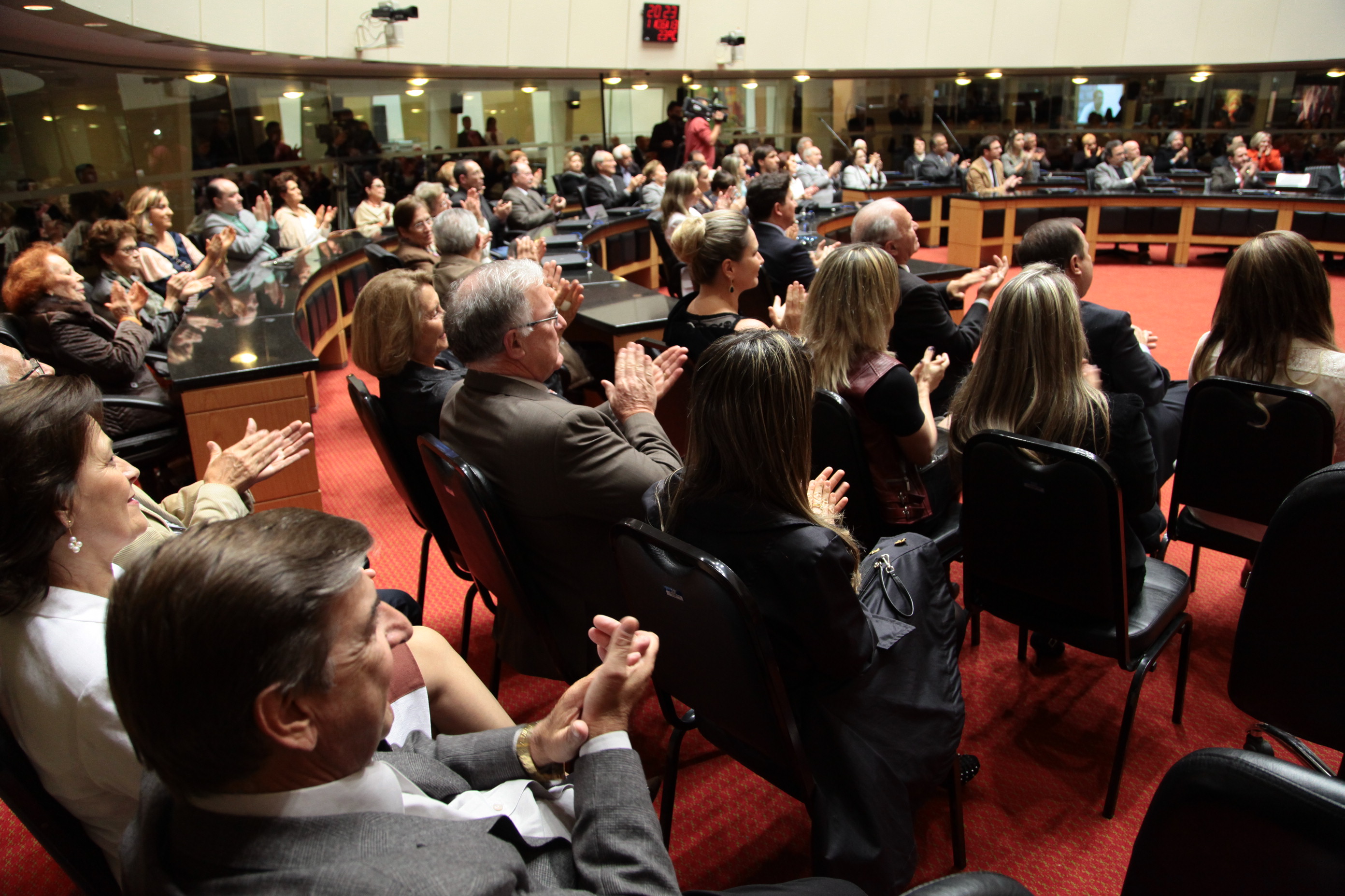 Sessão Especial em homenagem aos médicos Marcos Ghizoni e Jayme Bertelli. Foto: Miriam Zomer