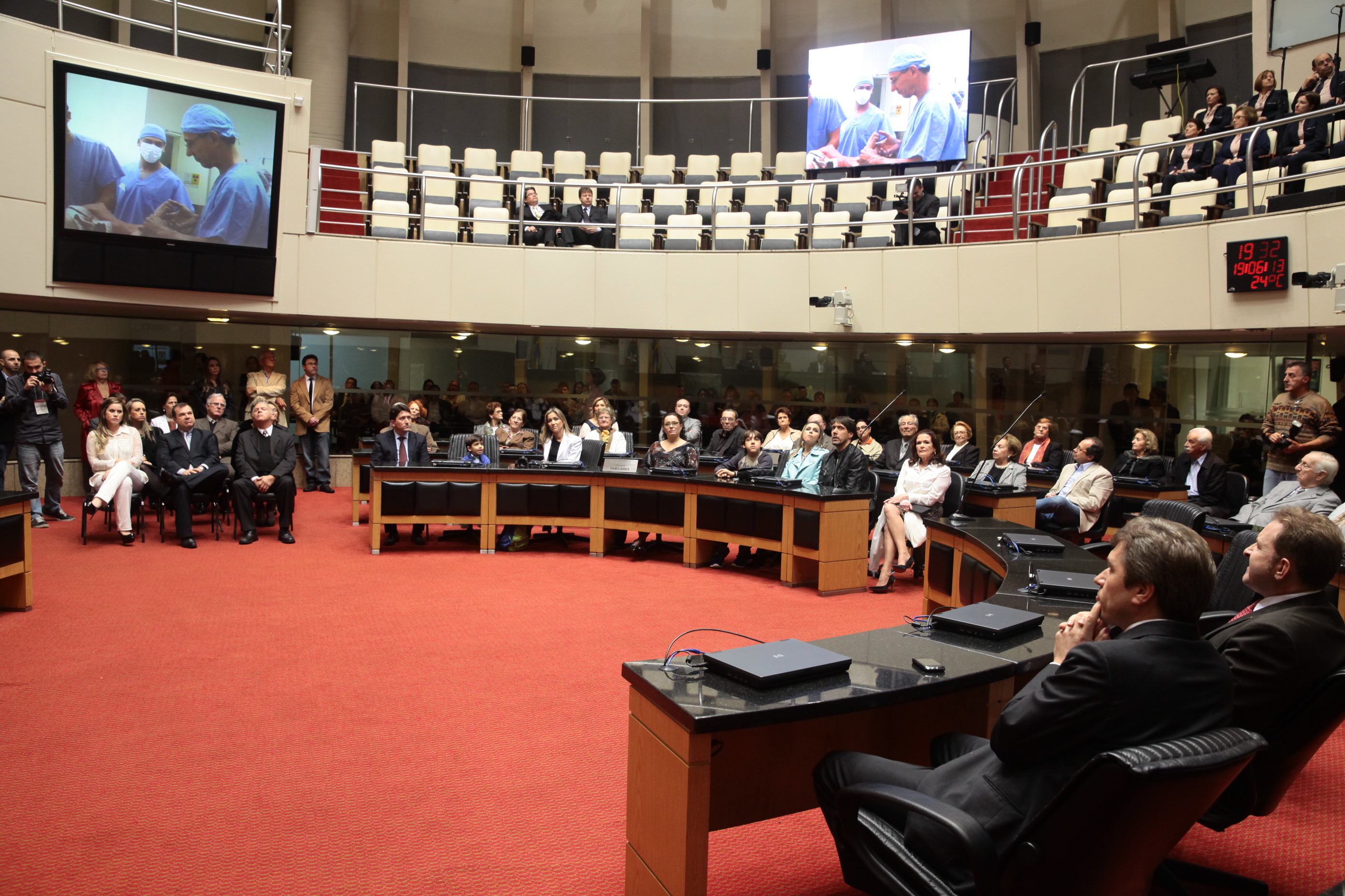Sessão Especial em homenagem aos médicos Marcos Ghizoni e Jayme Bertelli. Foto: Miriam Zomer