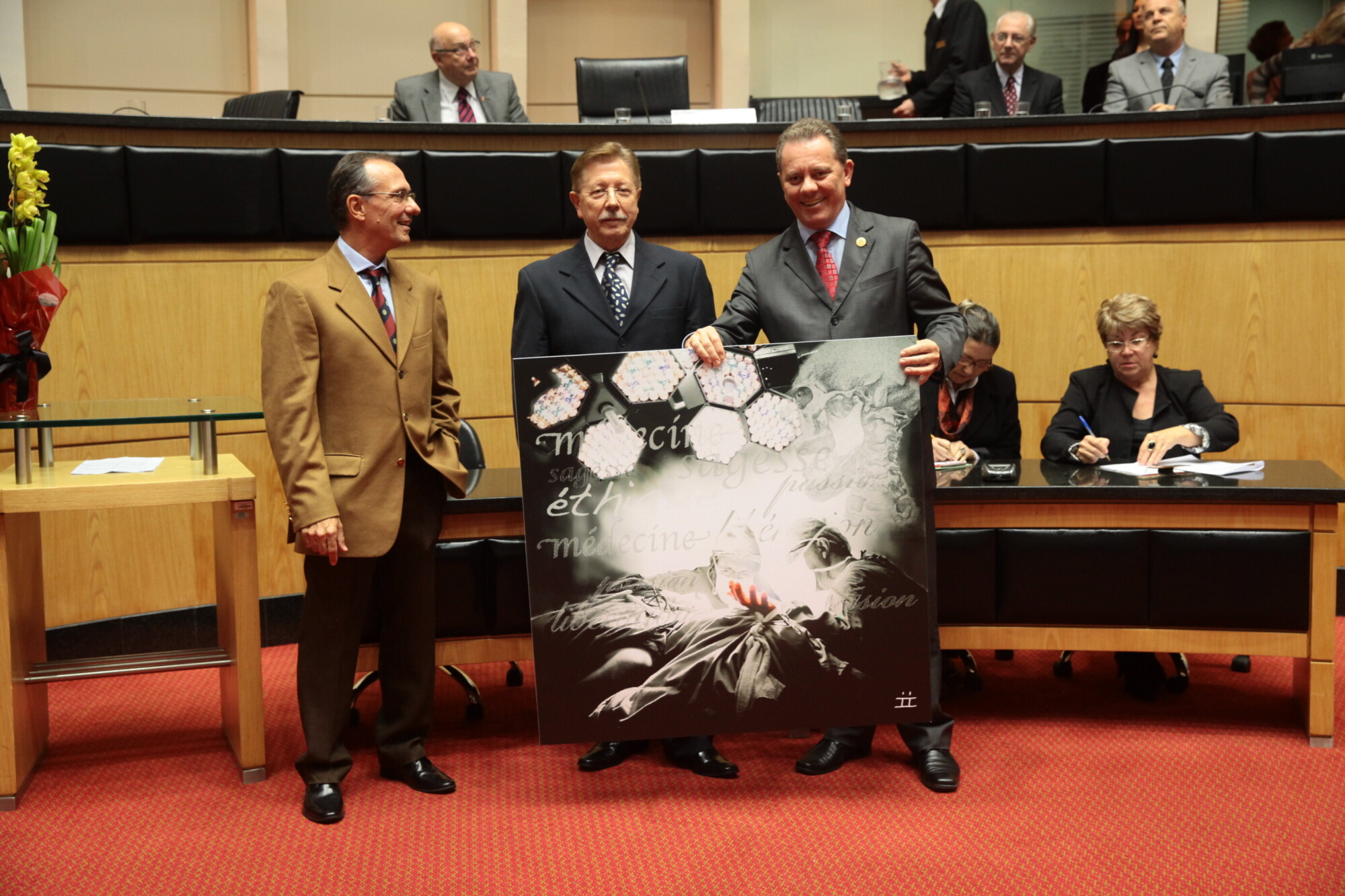 Parlamento homenageia criadores de cirurgia neurológica inovadora