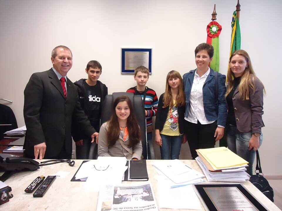 Alunos de Anchieta são recebidos no gabinete do deputado Eskudlark
