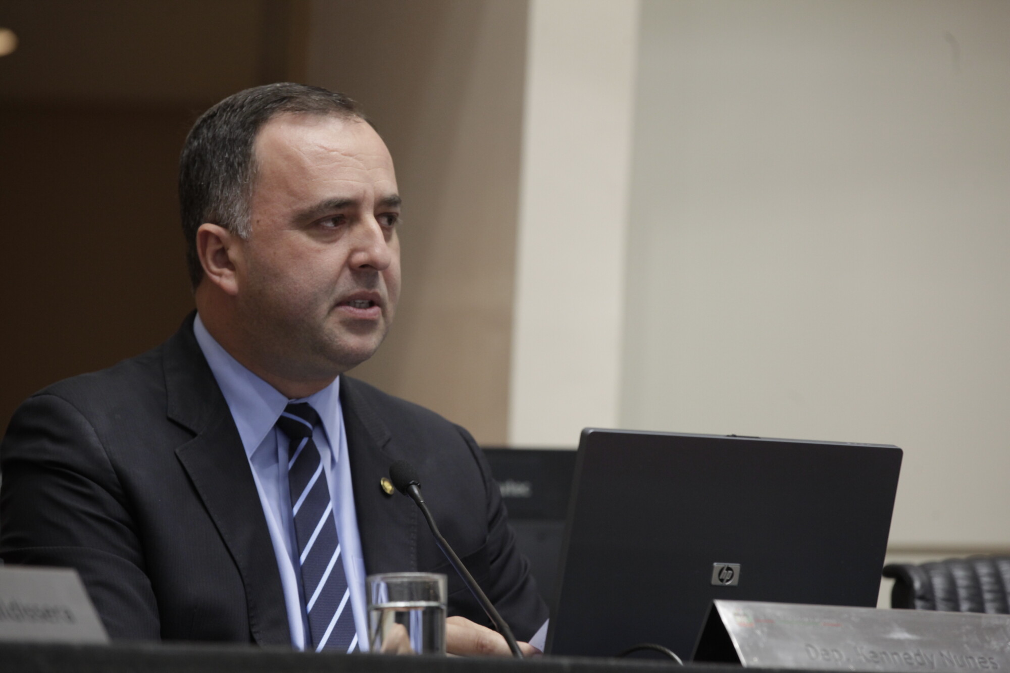 PL prevê punição para servidor da saúde que ignorar indícios de violência contra crianças e idosos