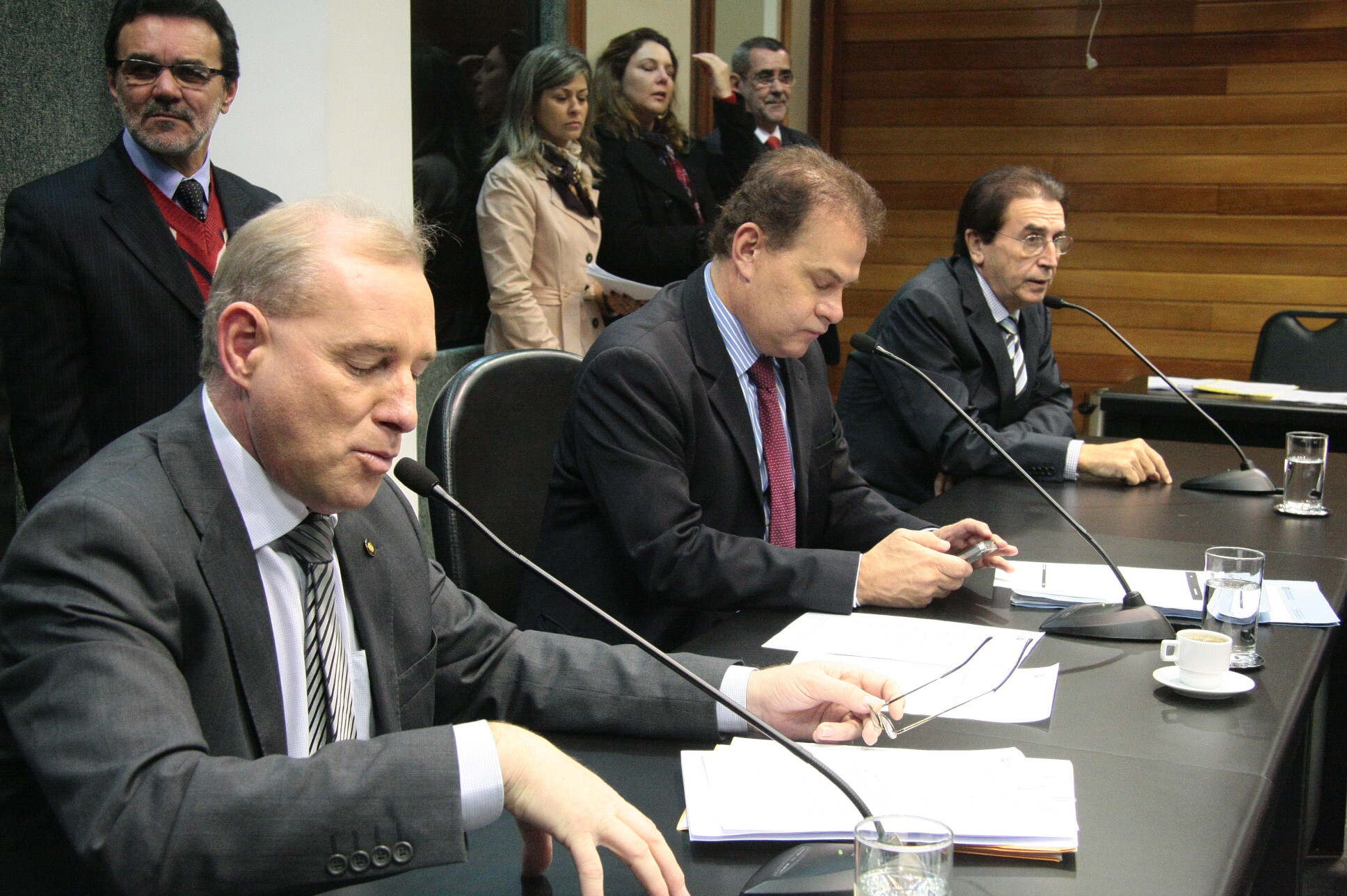Finanças aprova projetos sobre cargos, salários e gratificações do MP