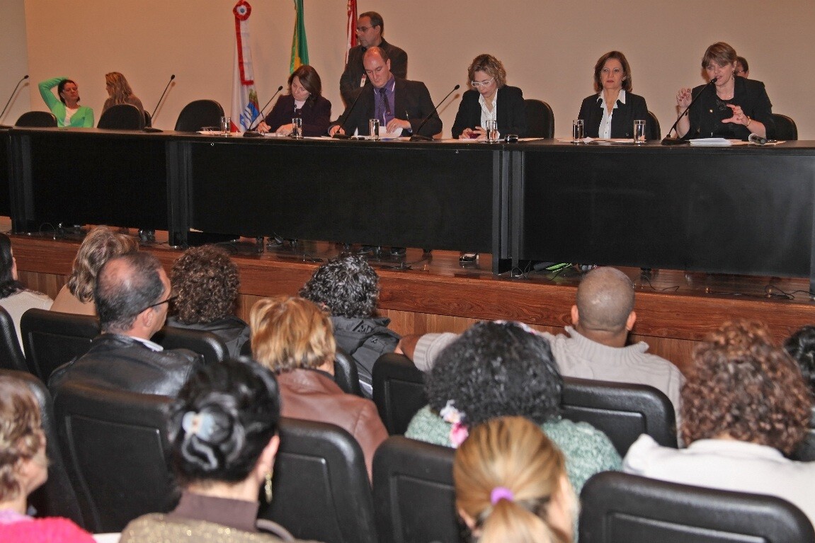 CCJ discute eleição de diretores de escola em SC