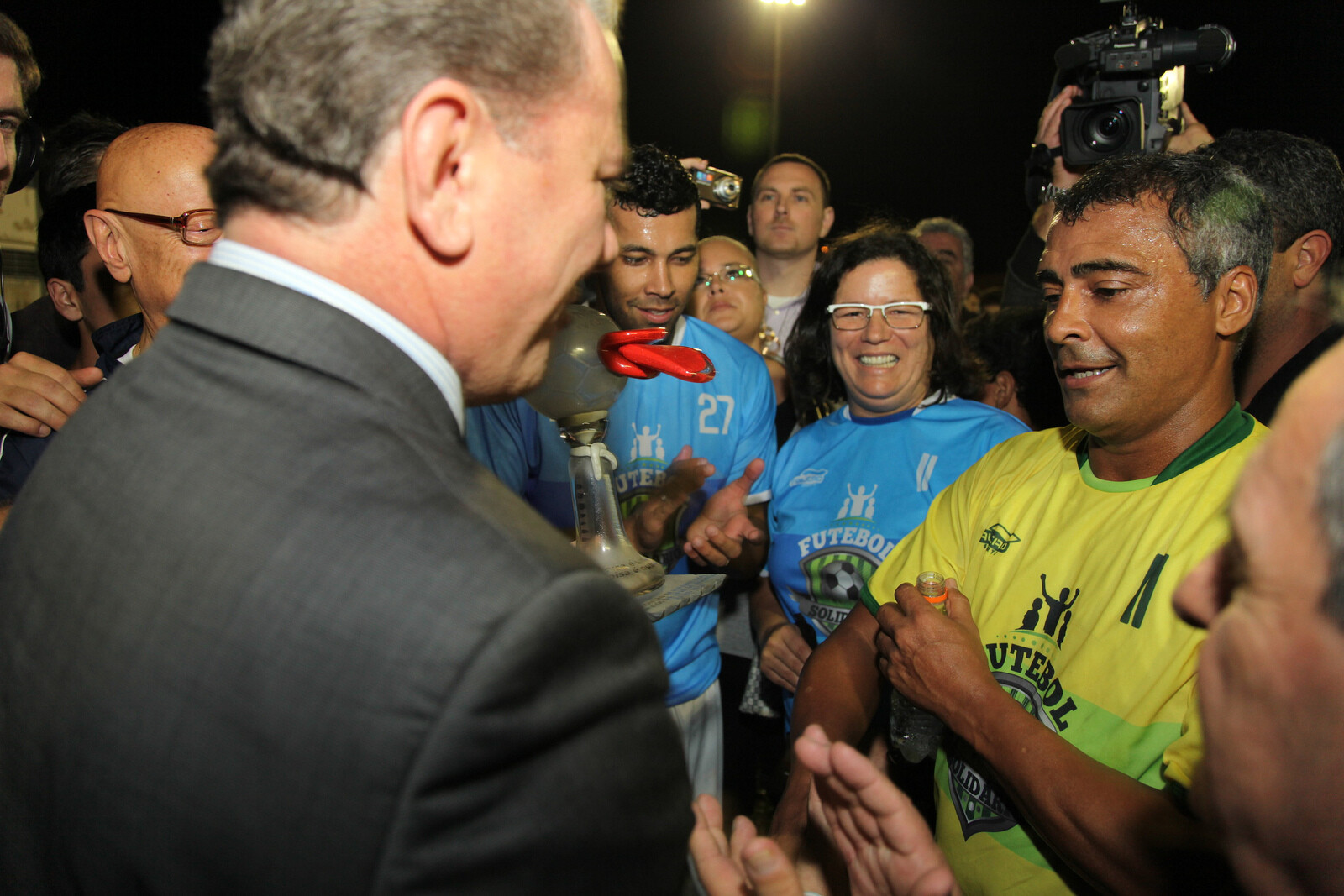 Futebol solidário em prol da Apae reúne personalidades políticas e esportivas