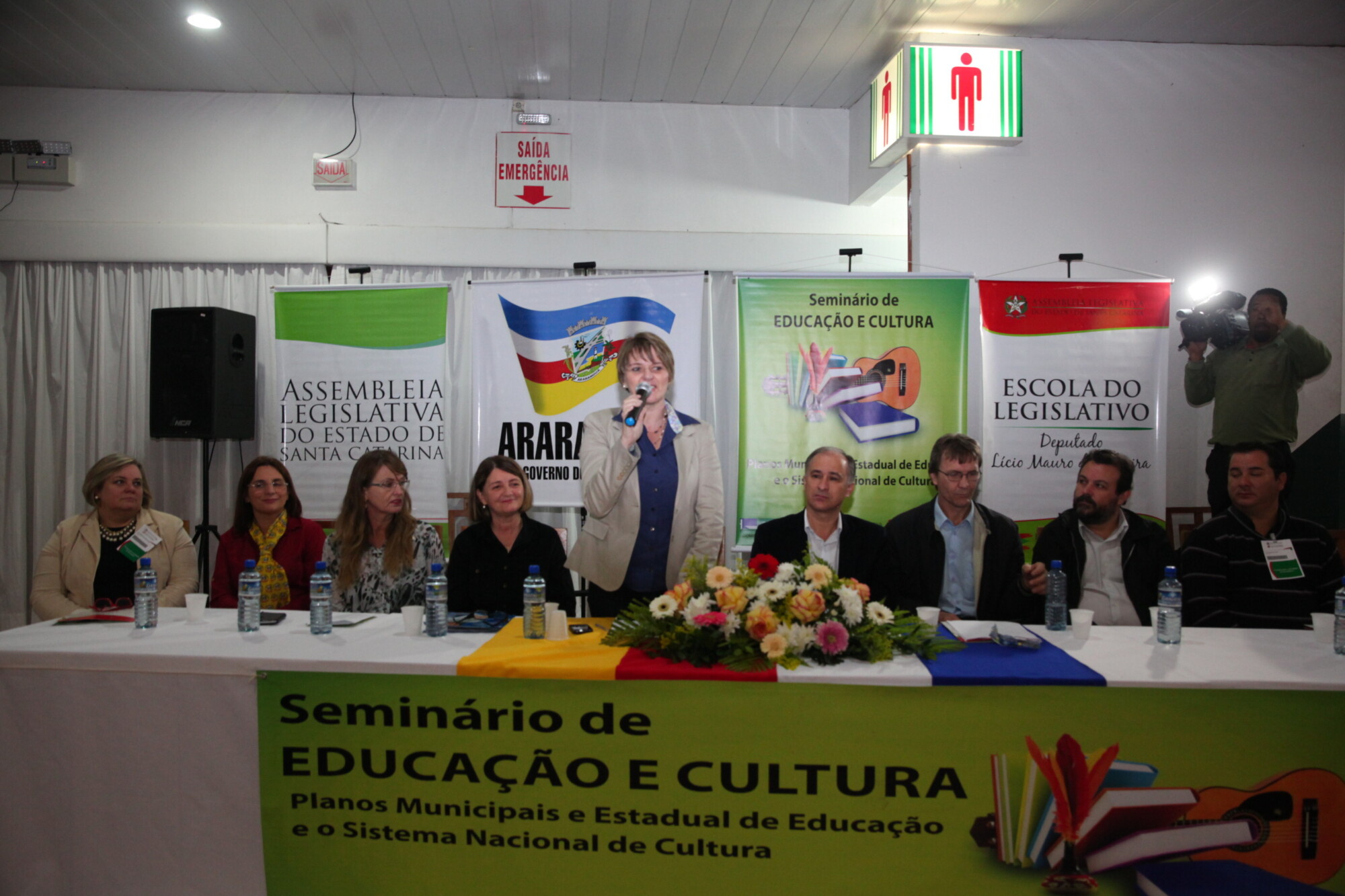 Debate sobre Educação mobiliza professores e parlamentares em Araranguá