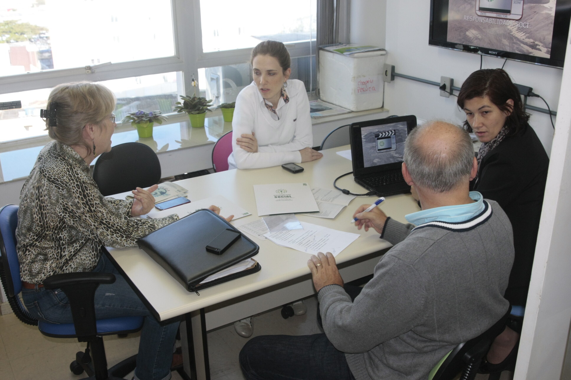 Comissão de Certificação Social visita Associação de Portadores de Câncer