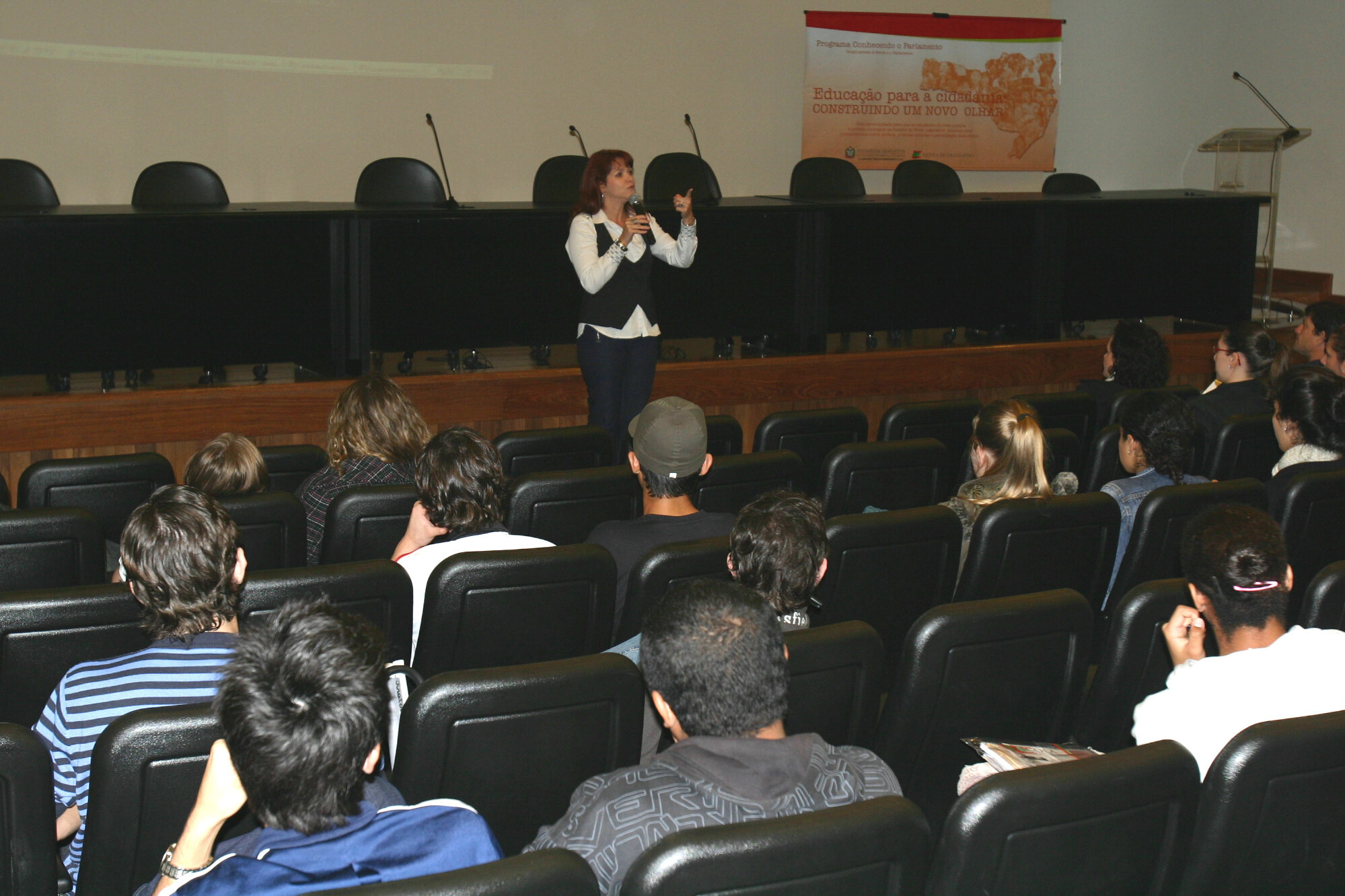 Escola do Legislativo lança curso de capacitação para cuidadores terapêuticos