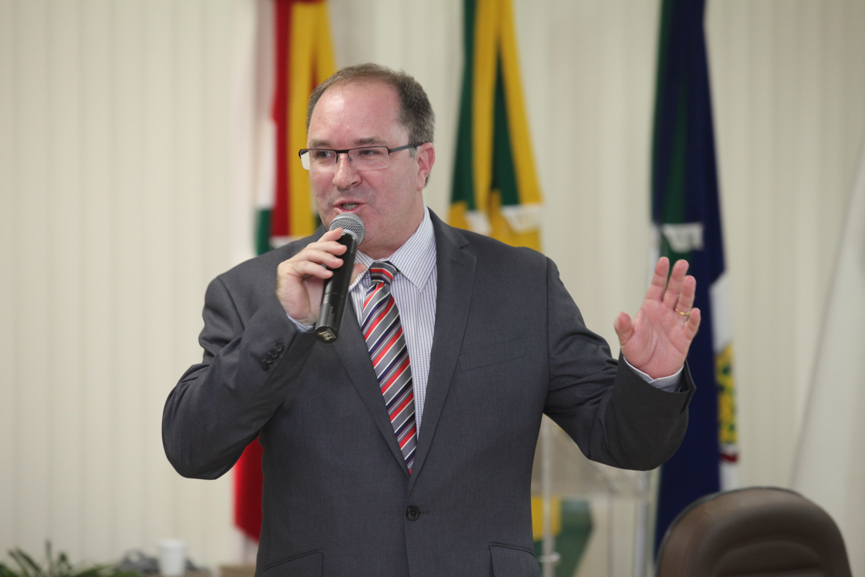 Dr. Armando Luciano Carvalho Agostini