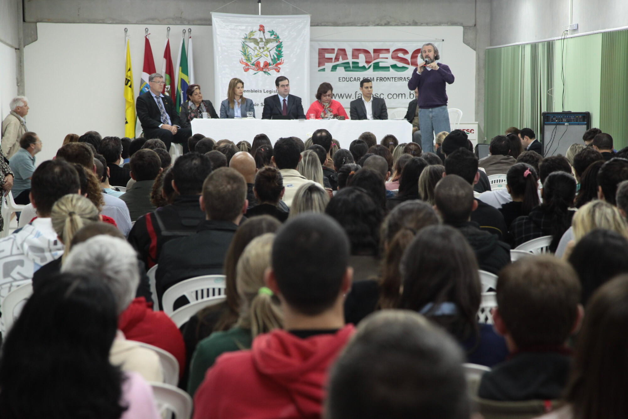 Comissão encerra ciclo de audiências sobre concessão de bolsas para alunos de EaD
