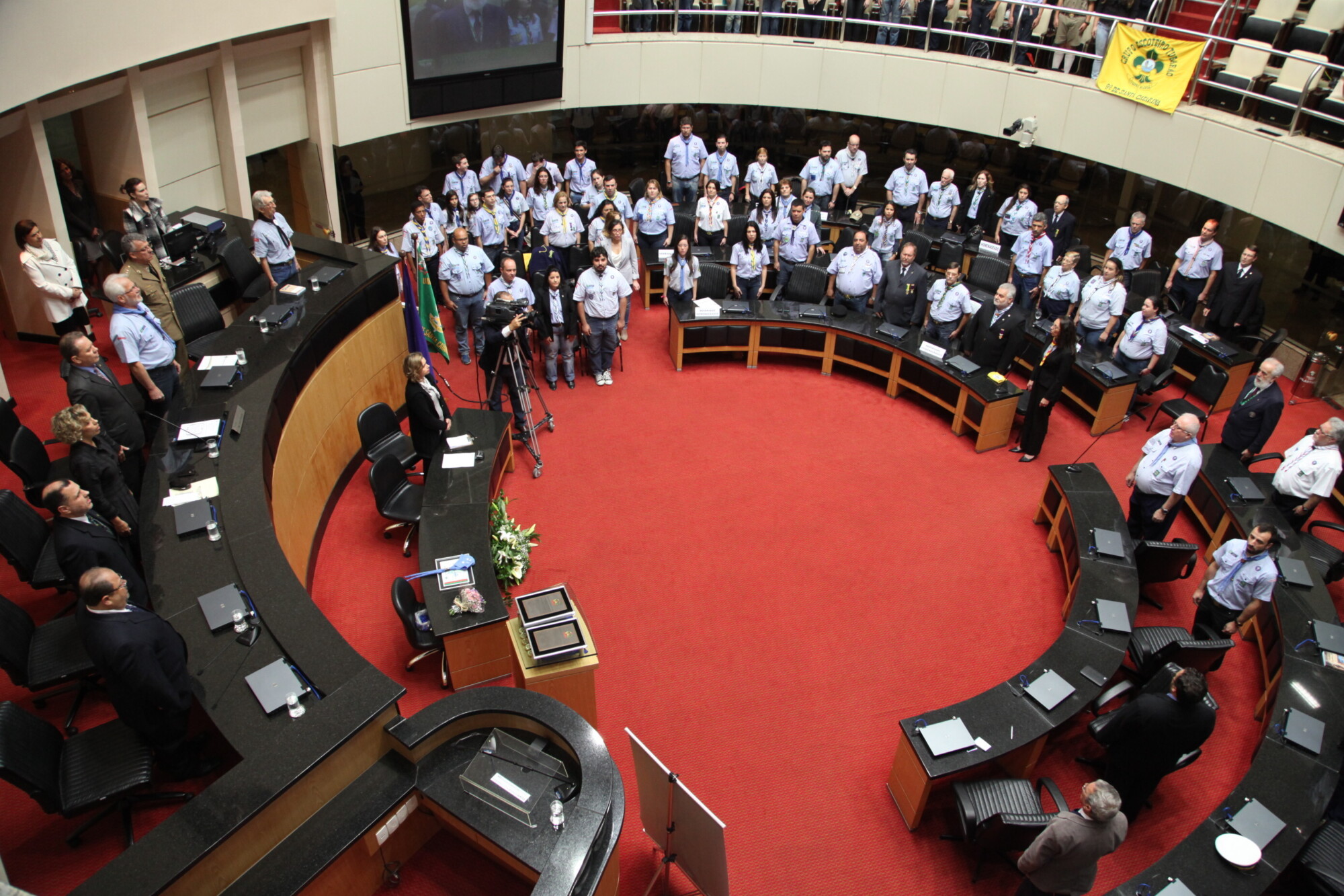 Noite de homenagens marca o centenário do Escotismo em Santa Catarina