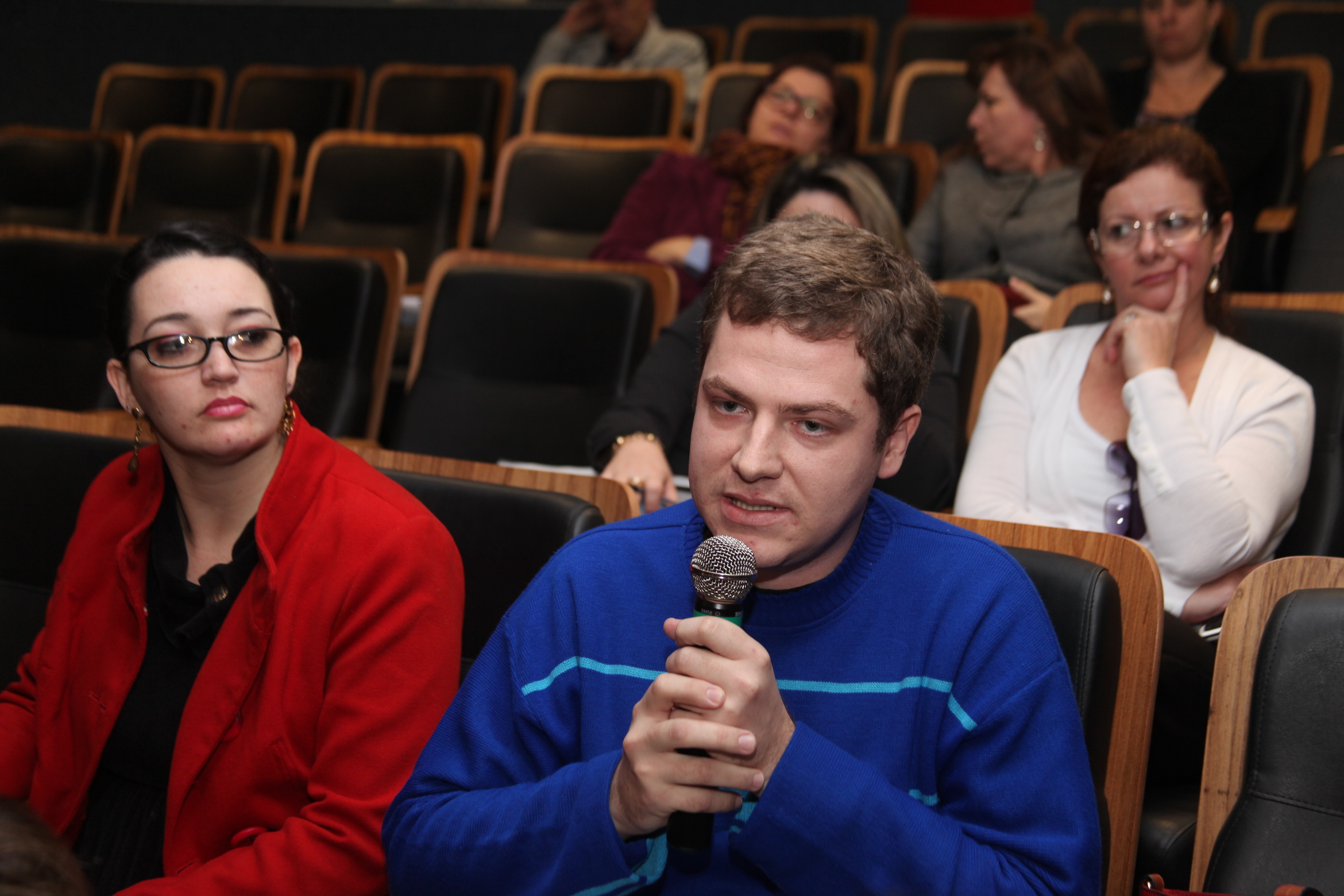 Comissão de Defesa dos Direitos da Criança e do Adolescente promove em Itajaí audiência pública com o tema 