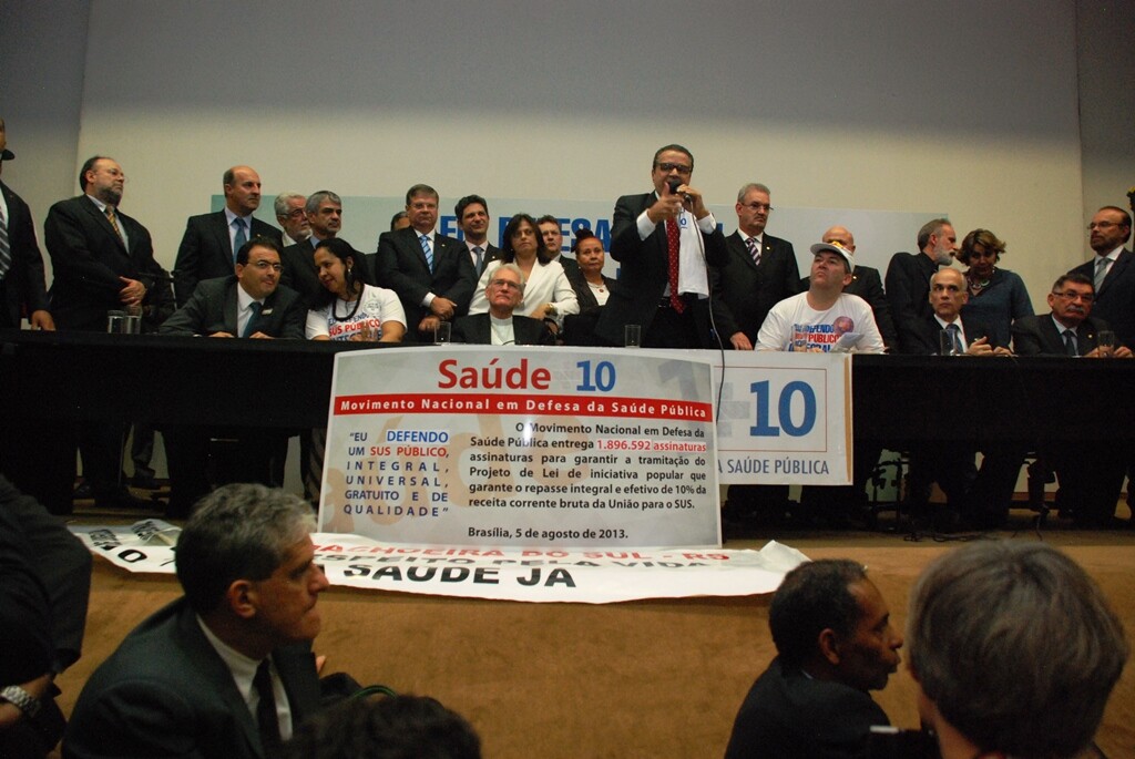 Santa Catarina entrega 171 mil assinaturas para Saúde + 10