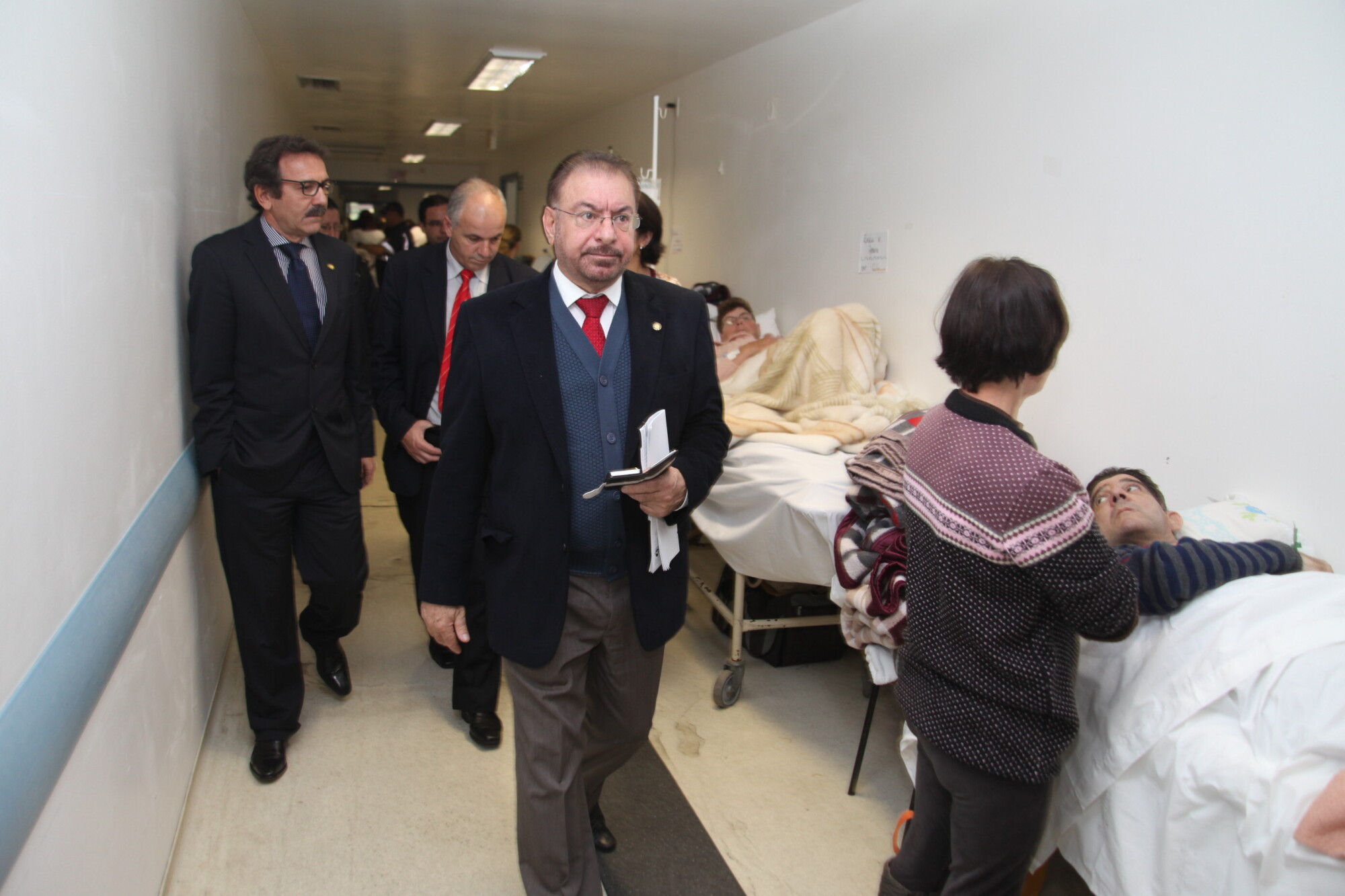 Deputados da Comissão de Saúde visitam Hospital Regional
