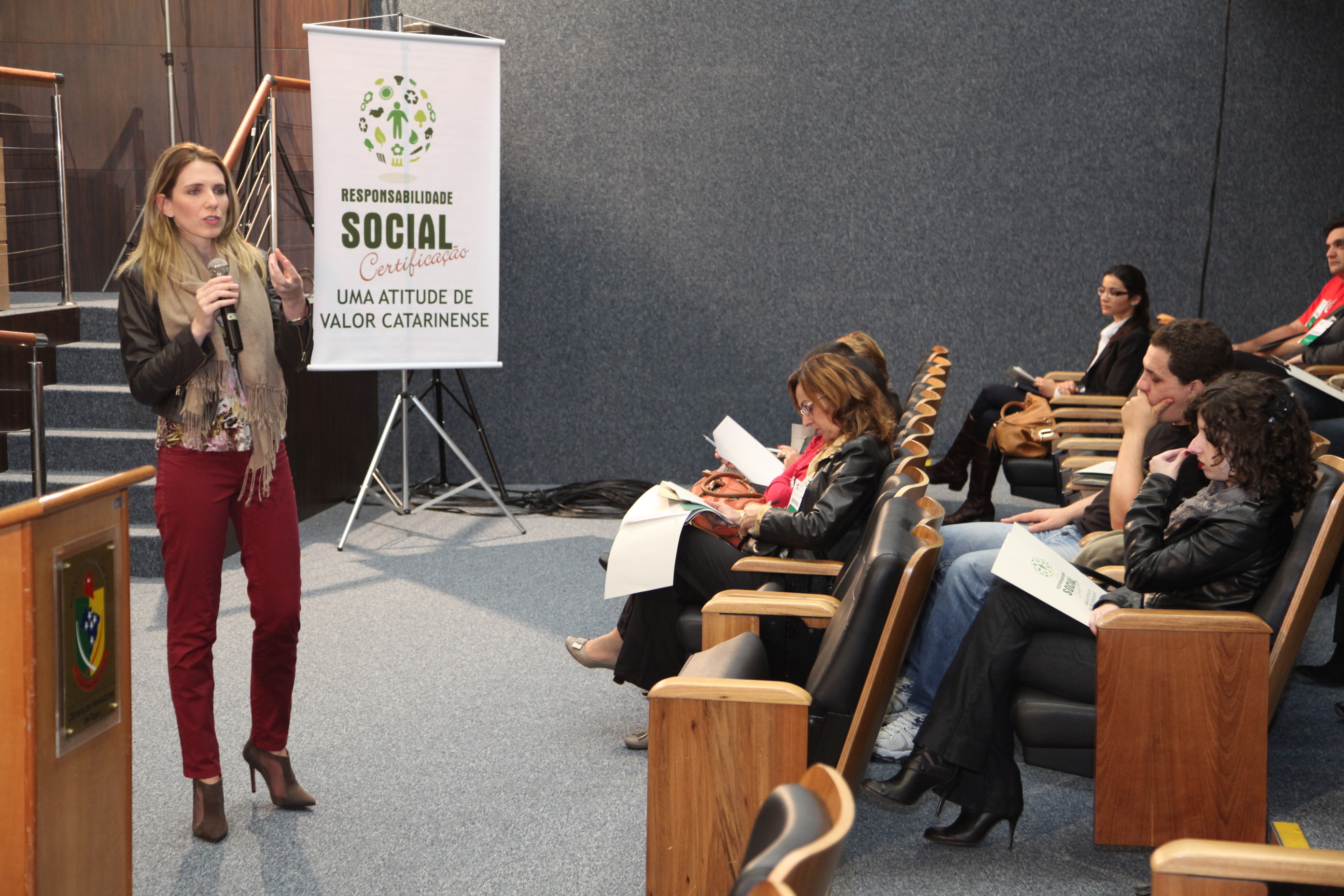 Seminário Responsabilidade Social - Elisangela Schappo Palestrante - Foto: SS
