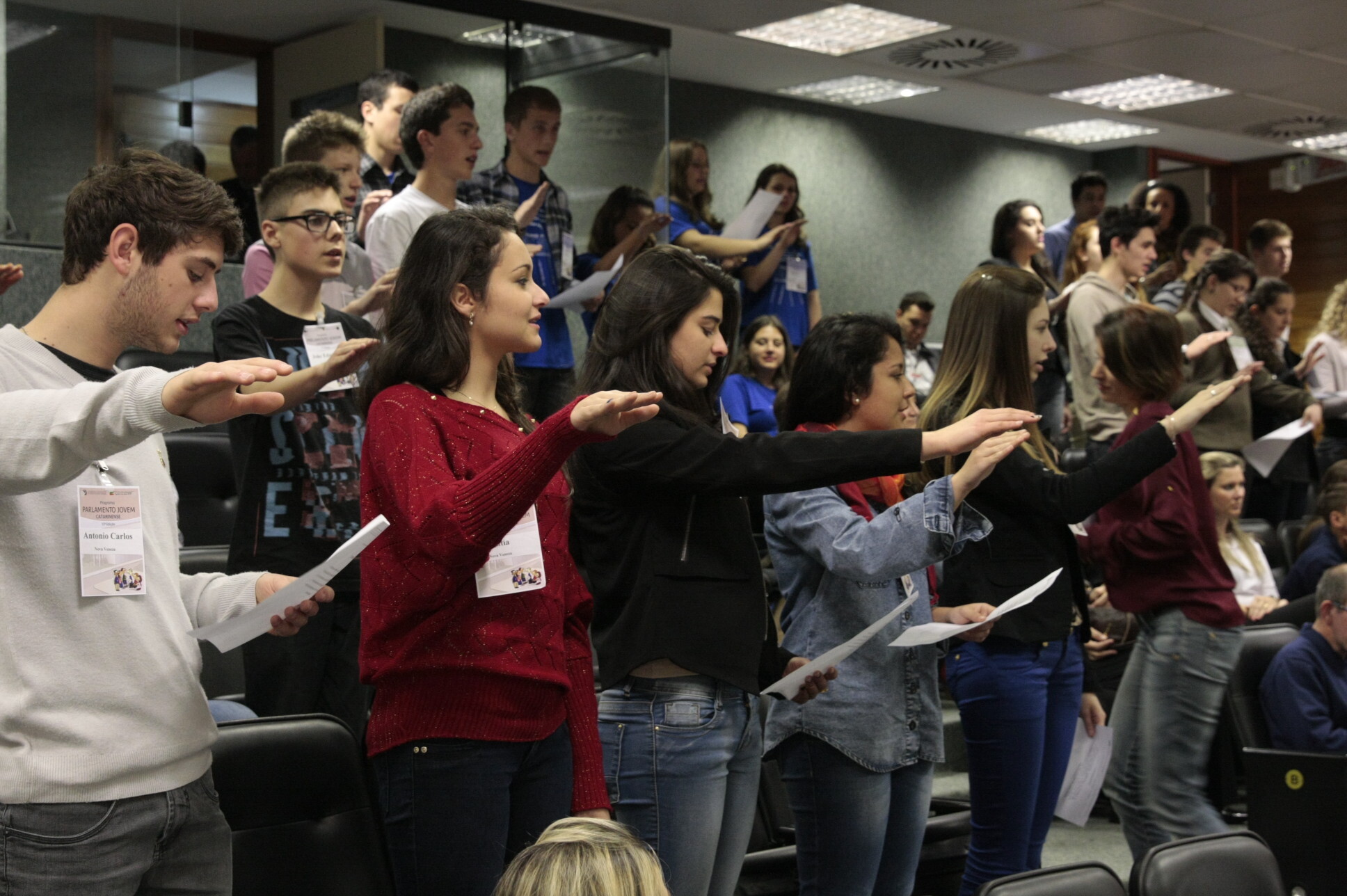 Deputados da 15ª edição do Parlamento Jovem Catarinense tomam posse