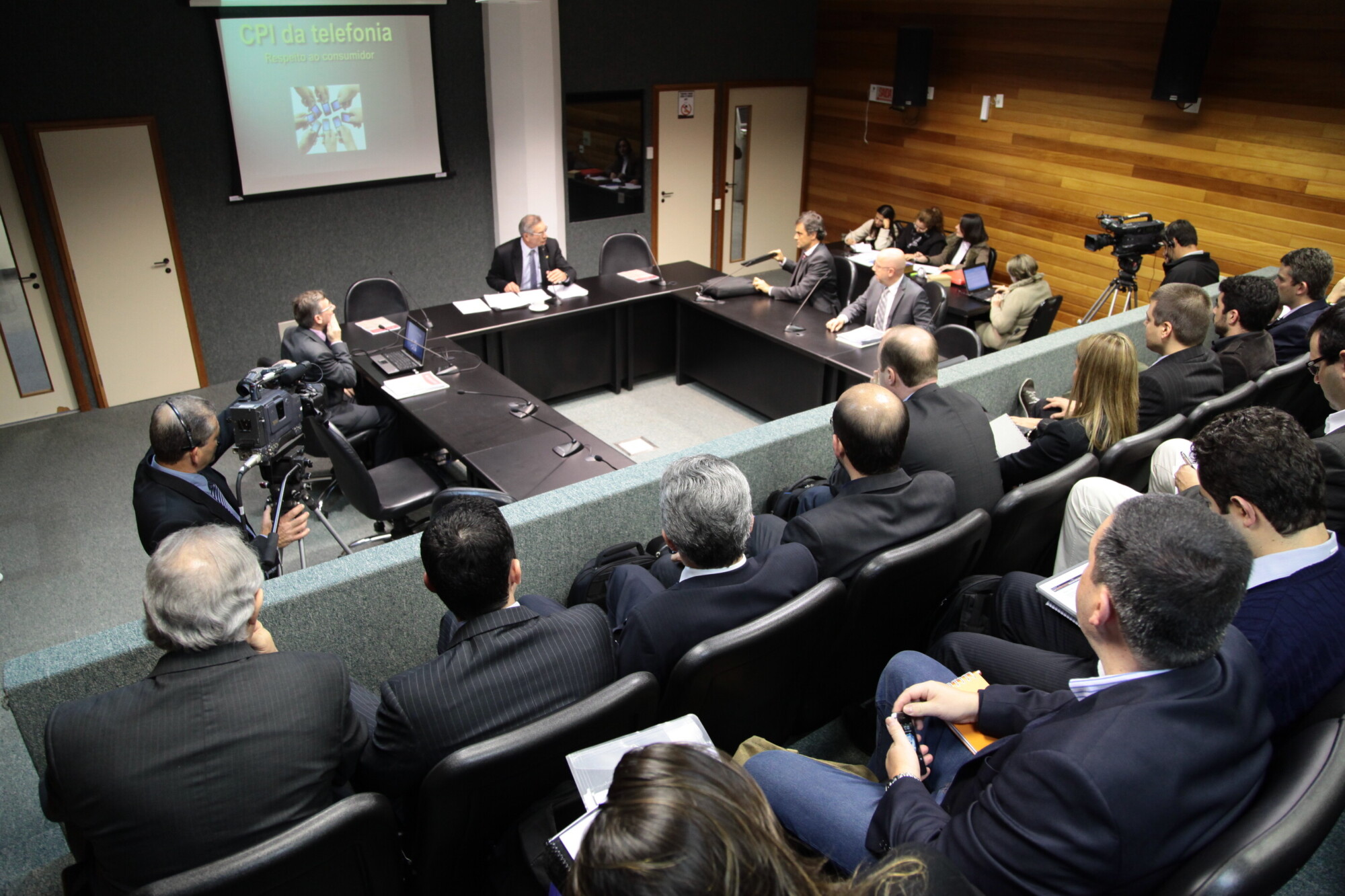 Companhias defendem nova legislação para licenciamento de antenas