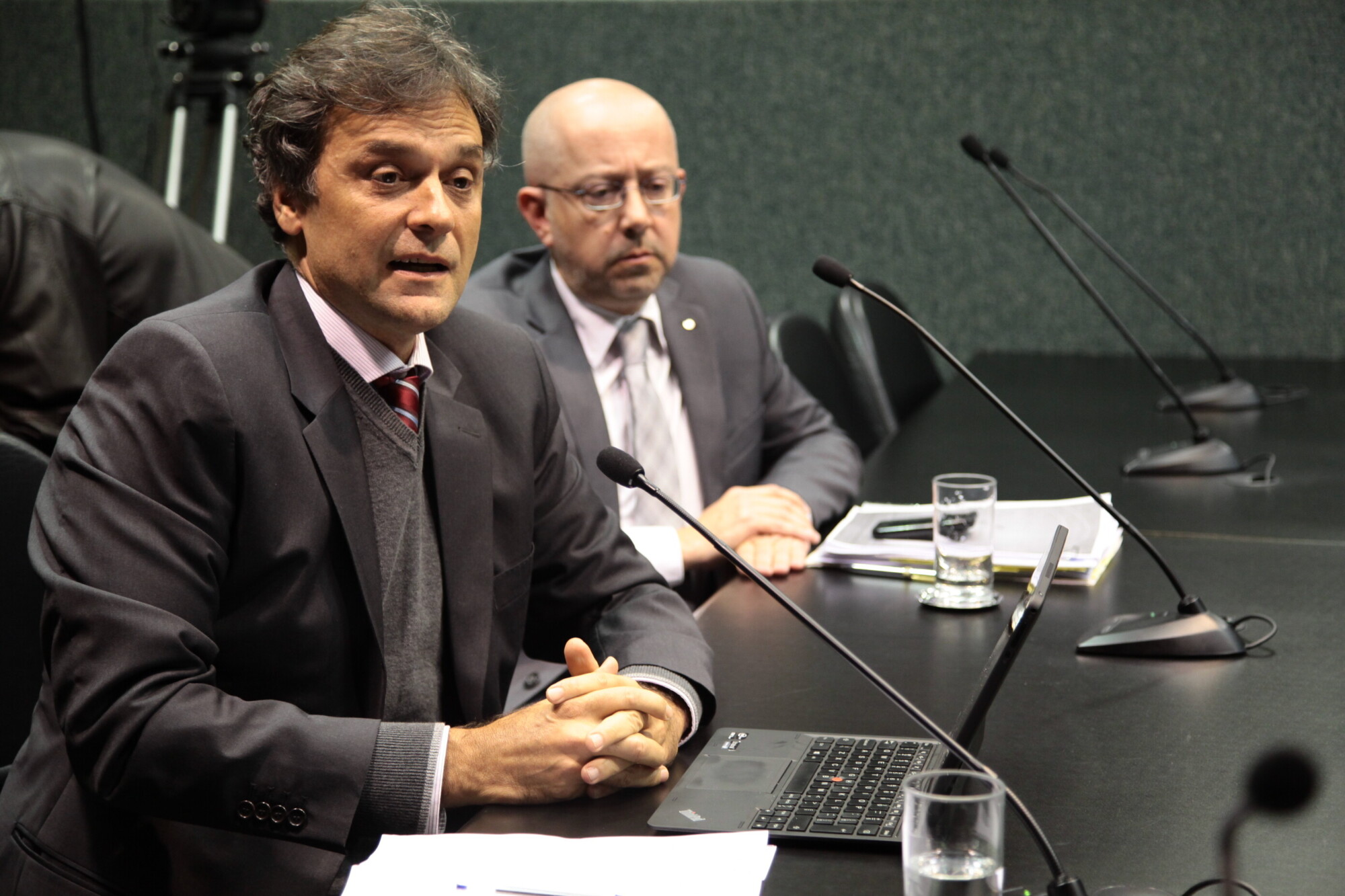Vivo e Oi responsabilizam legislação por dificuldade na instalação de antenas
