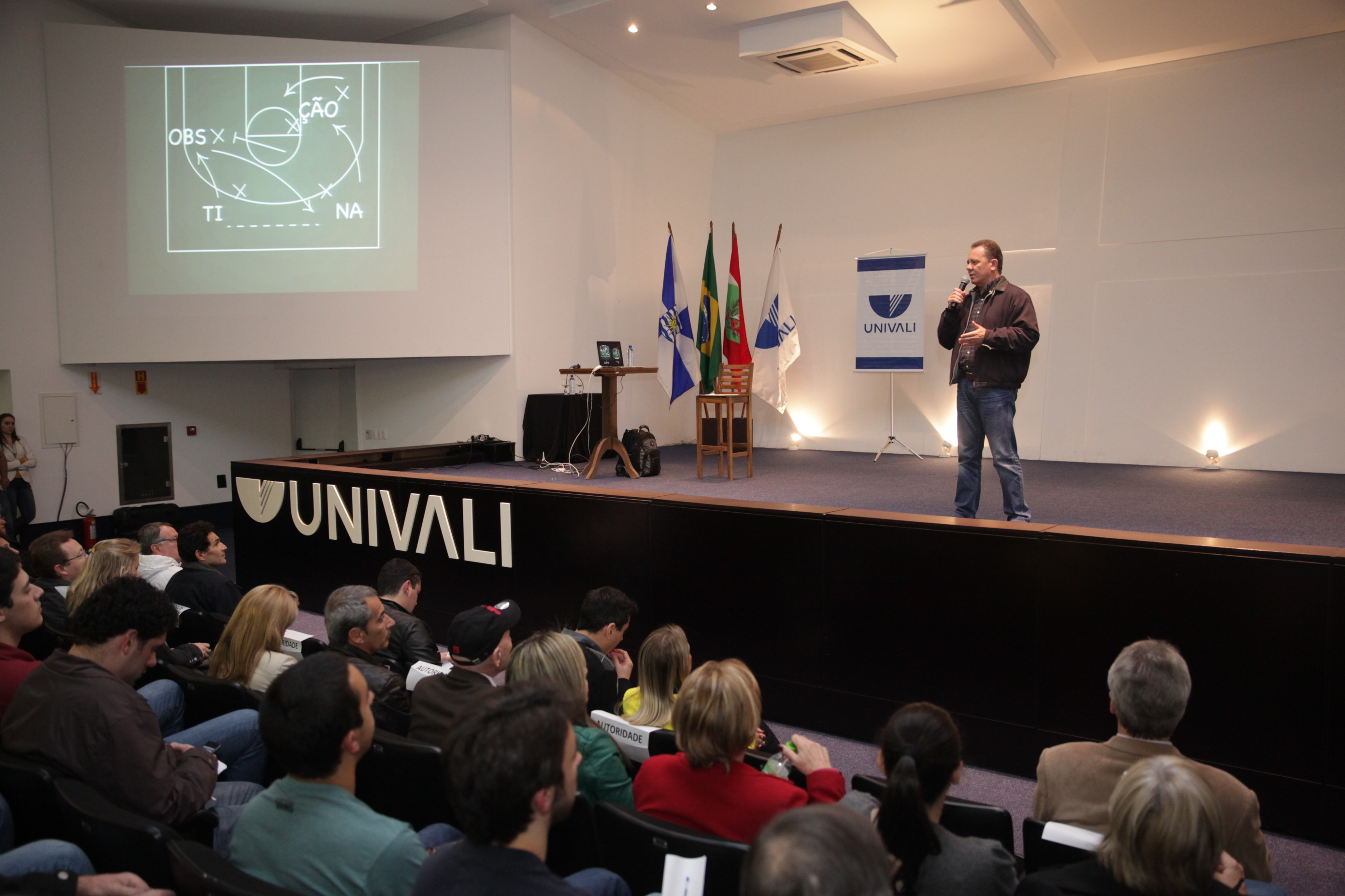 Encontros com a Assembleia - Balneário Camboriú - Palestra com Oscar Schmidt - Foto: Lucas Gabriel Diniz