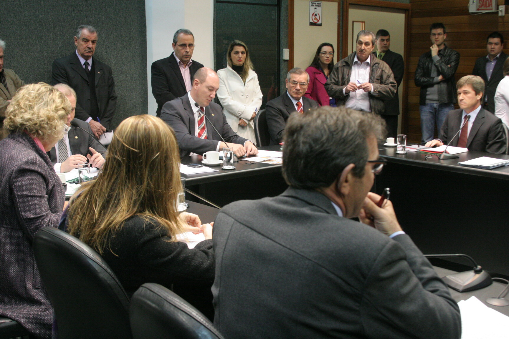 PEC que extingue voto secreto avança no Parlamento