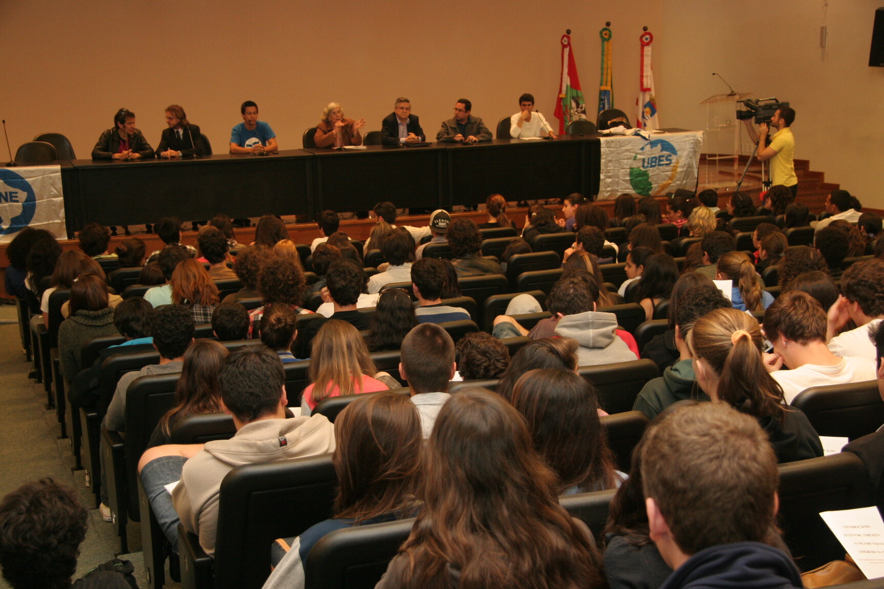 Estudantes secundaristas debatem educação em Florianópolis