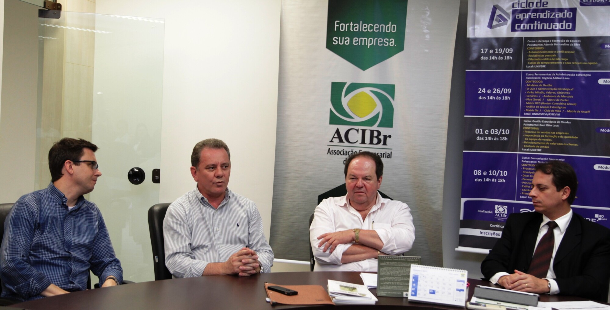 Deputado Joares Ponticelli, fala a empresários da ACIBr sobre reforma política e investimentos públicos. Foto: Carlos Kilian / Agência AL