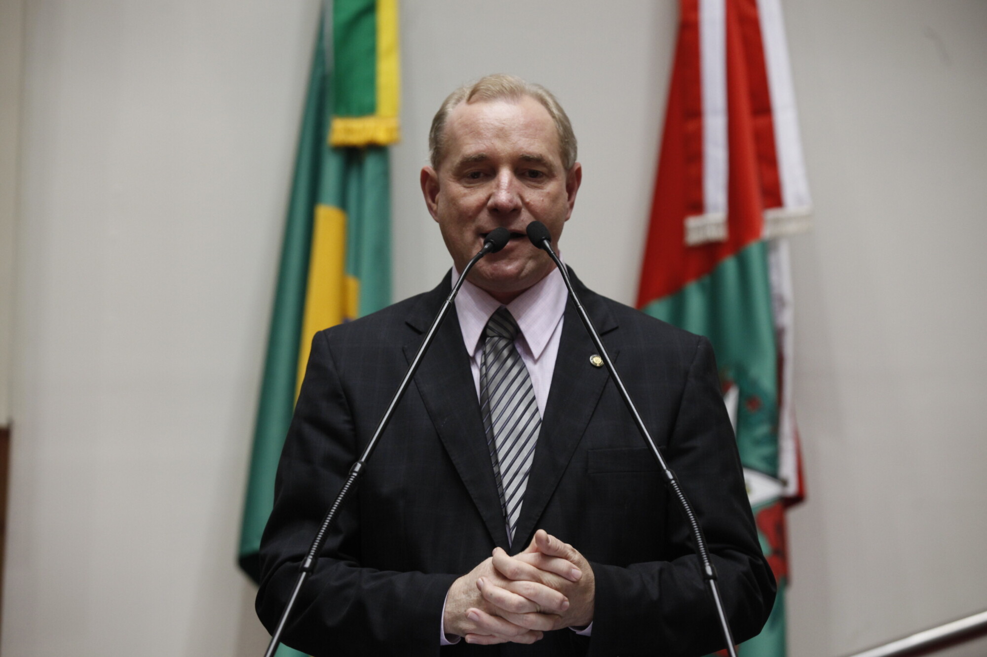Líder do governo justifica retirada de projeto sobre cooperativismo